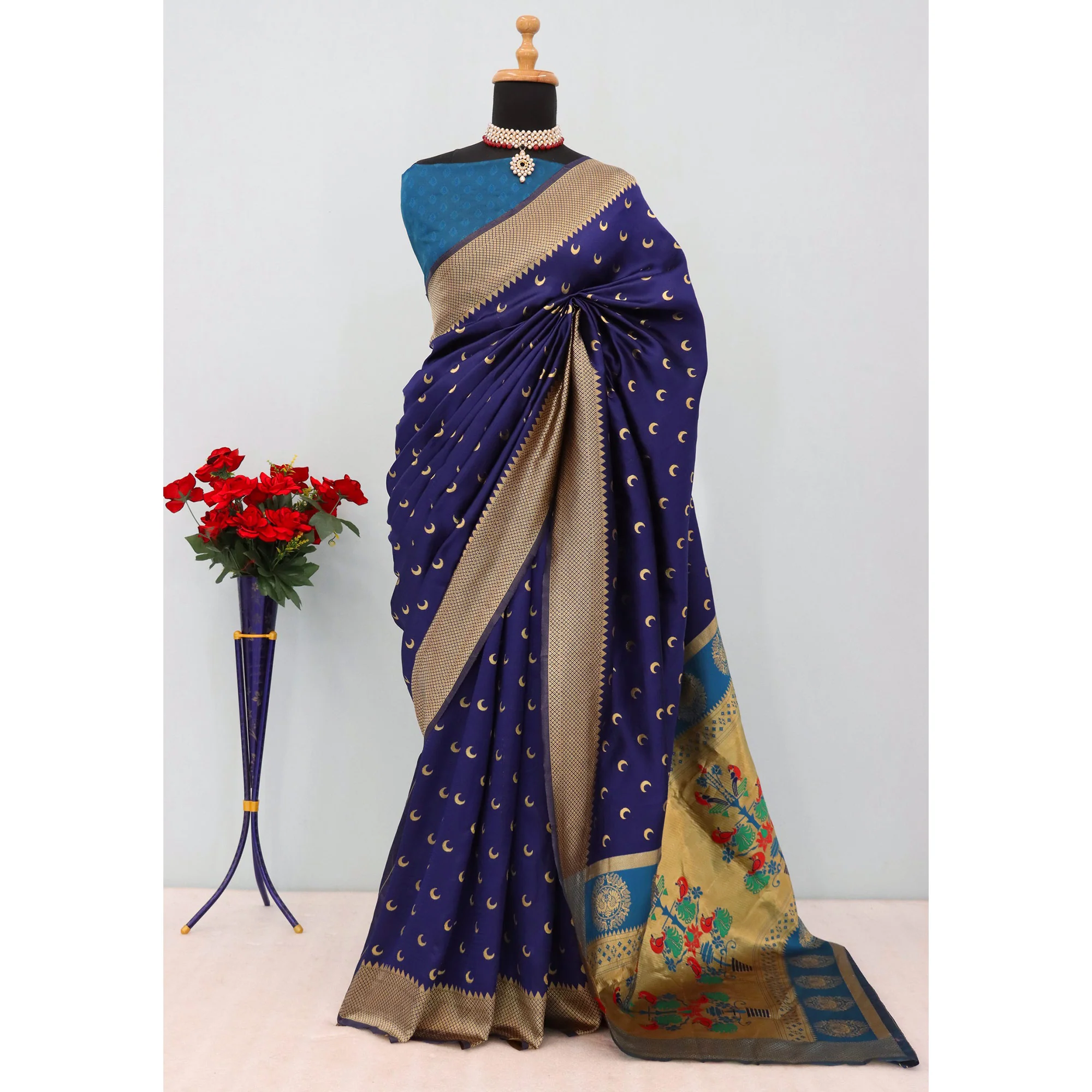Navy Blue Woven Pure Silk Chandrakor Paithani Saree - Image 3