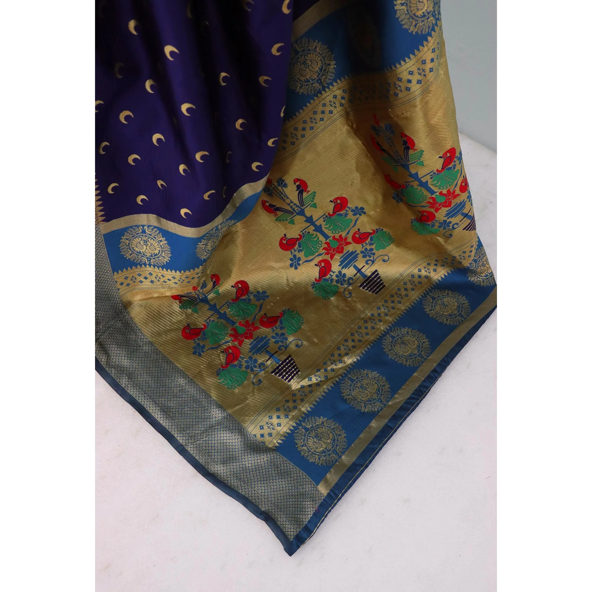 Navy Blue Woven Pure Silk Chandrakor Paithani Saree - Image 5