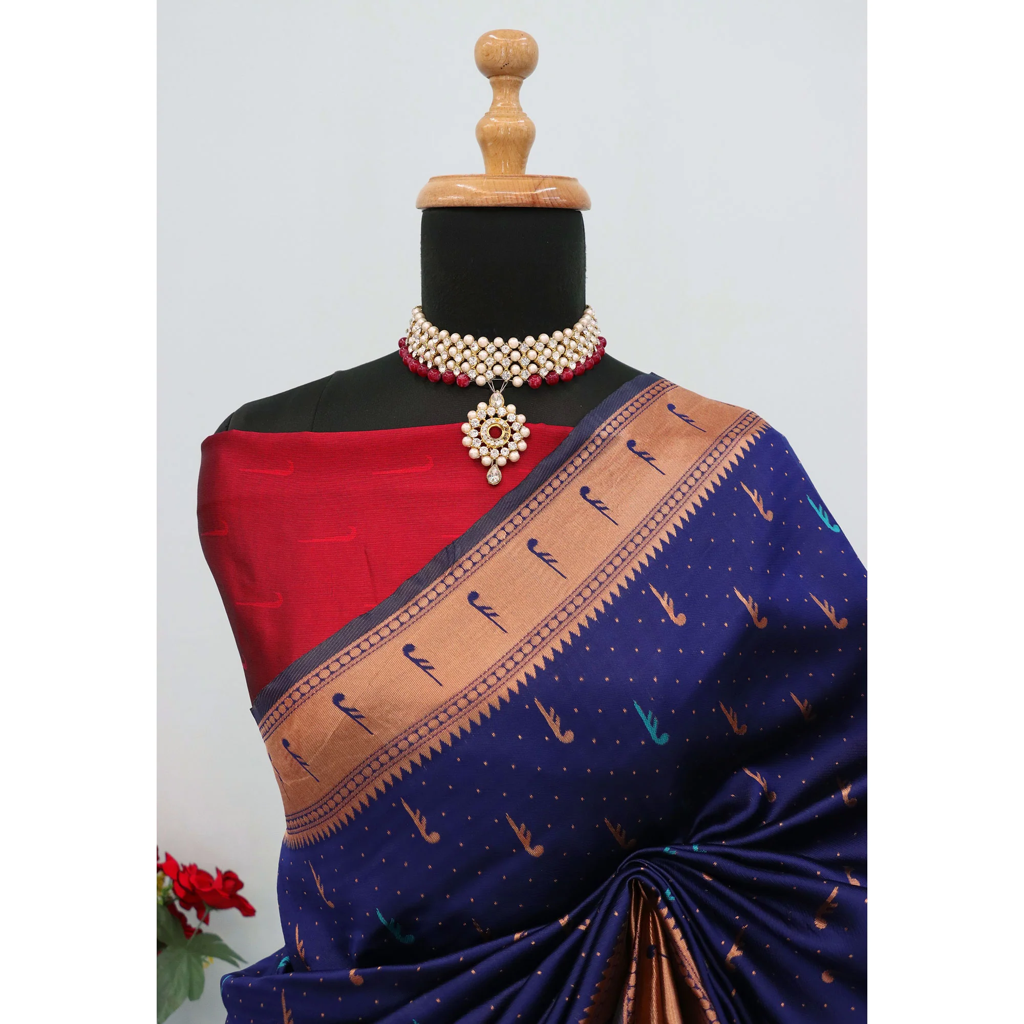 Navy Blue Woven Pure Silk Paithani Saree - Image 4