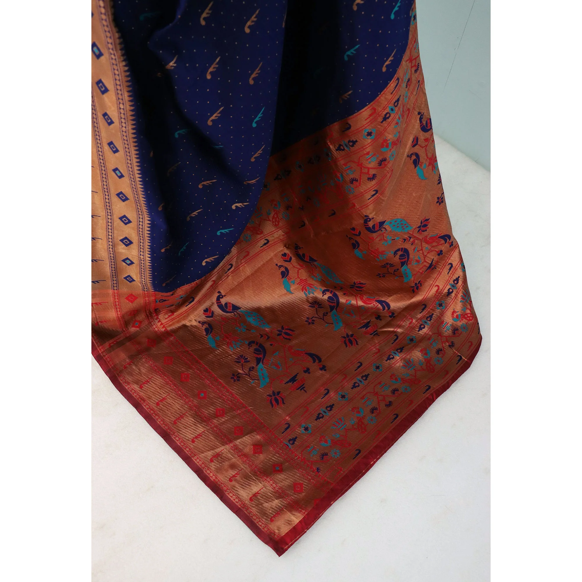 Navy Blue Woven Pure Silk Paithani Saree - Image 5
