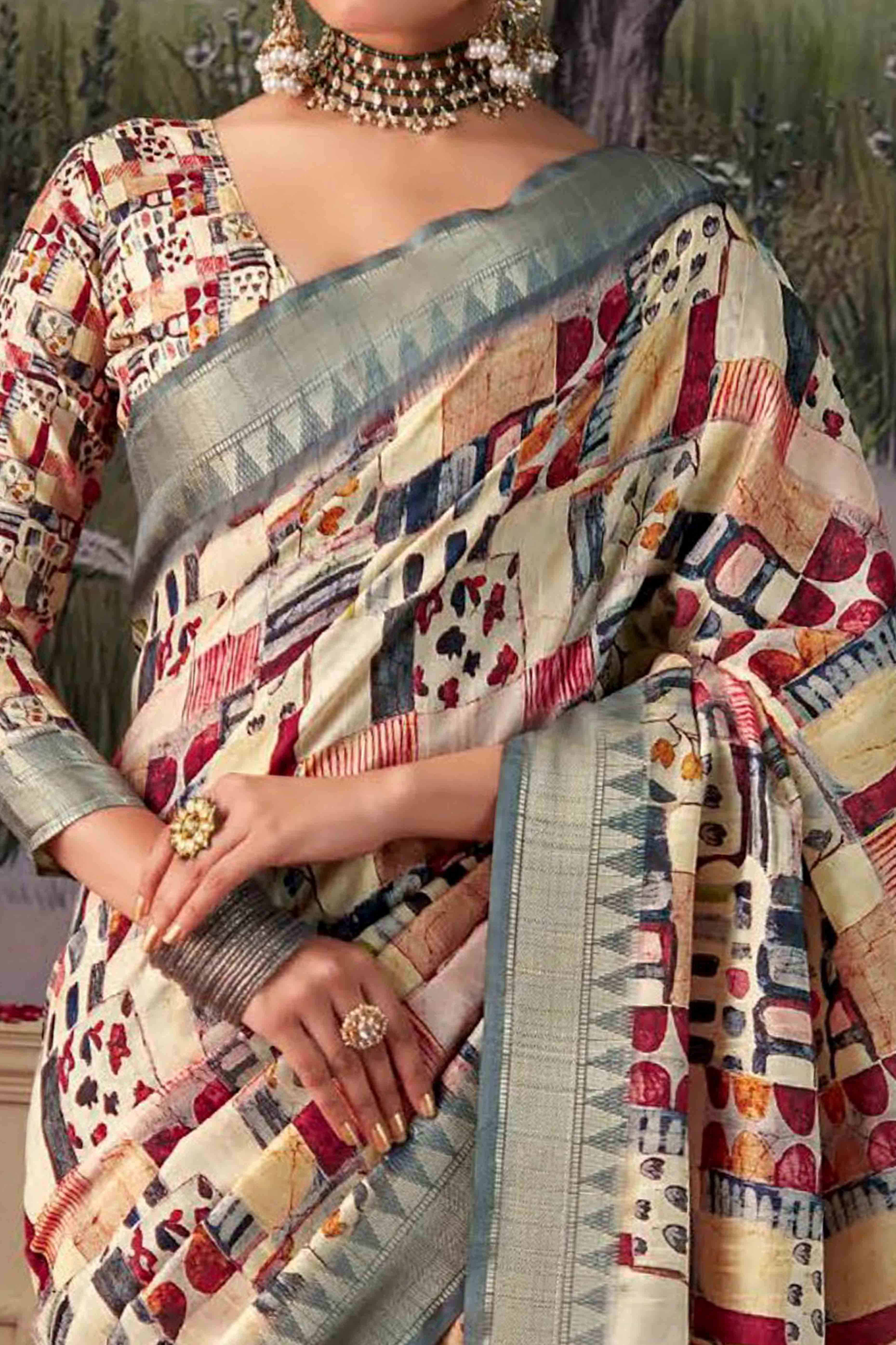 Trendy Digital Printed Silk Blend Saree in Off White - Image 2
