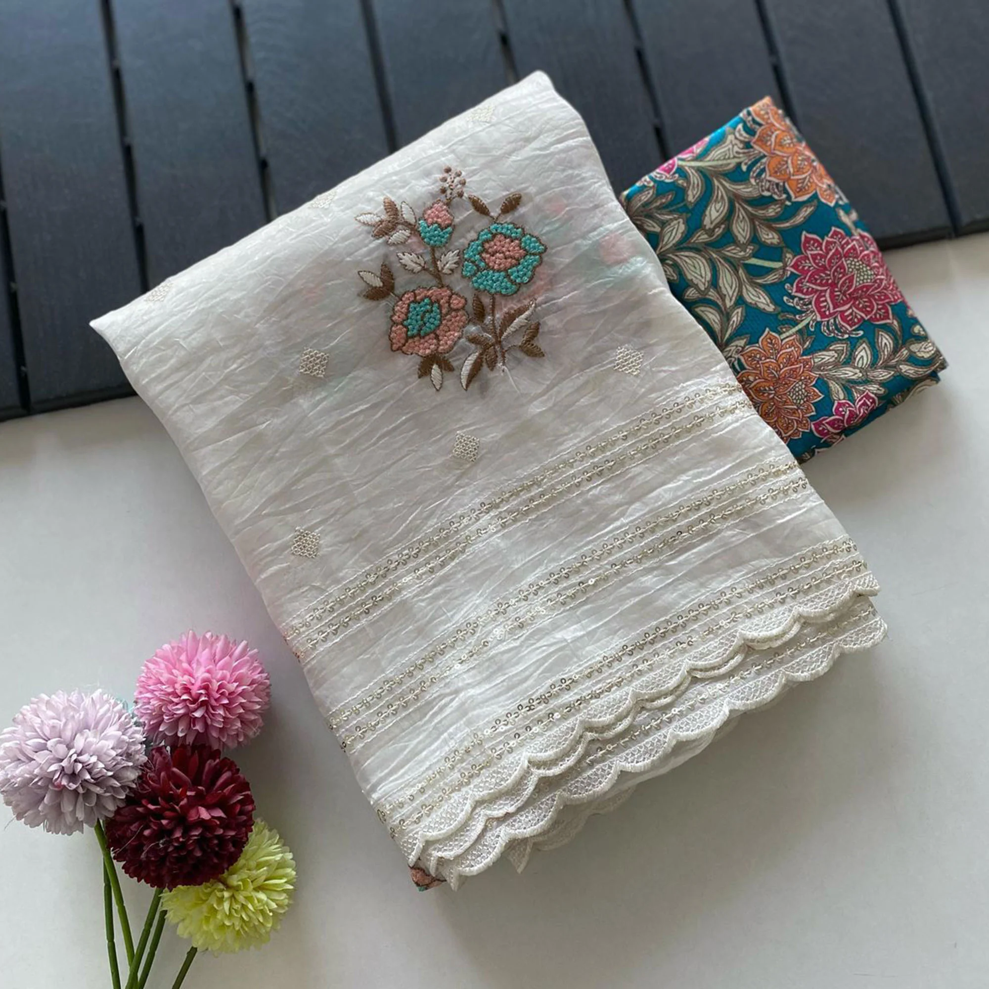 Off White Floral Embroidered Organza Saree for Special Occasions - Image 3