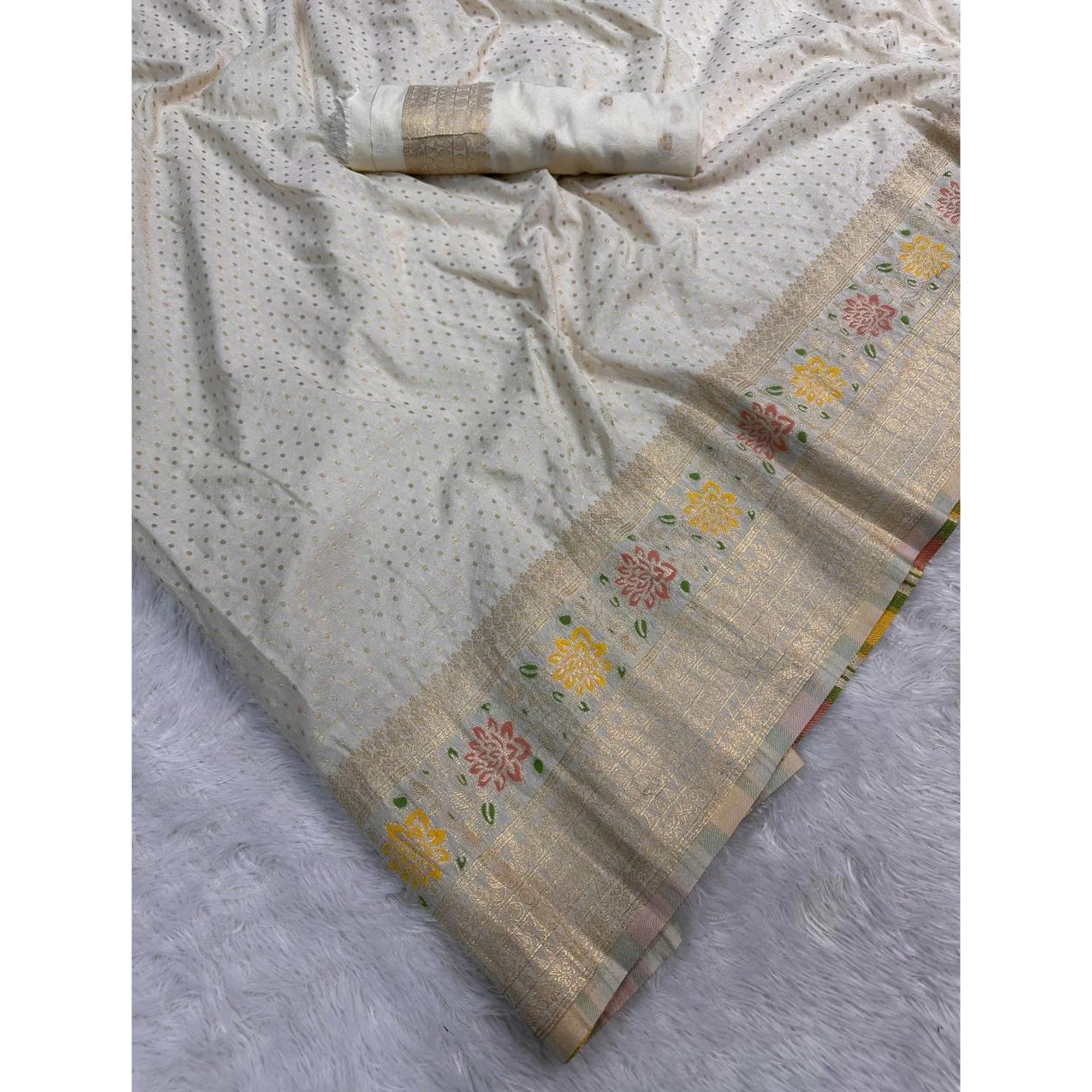 Off White Saree in Pure Georgette Featuring Delicate Zari Butti Work - Image 5