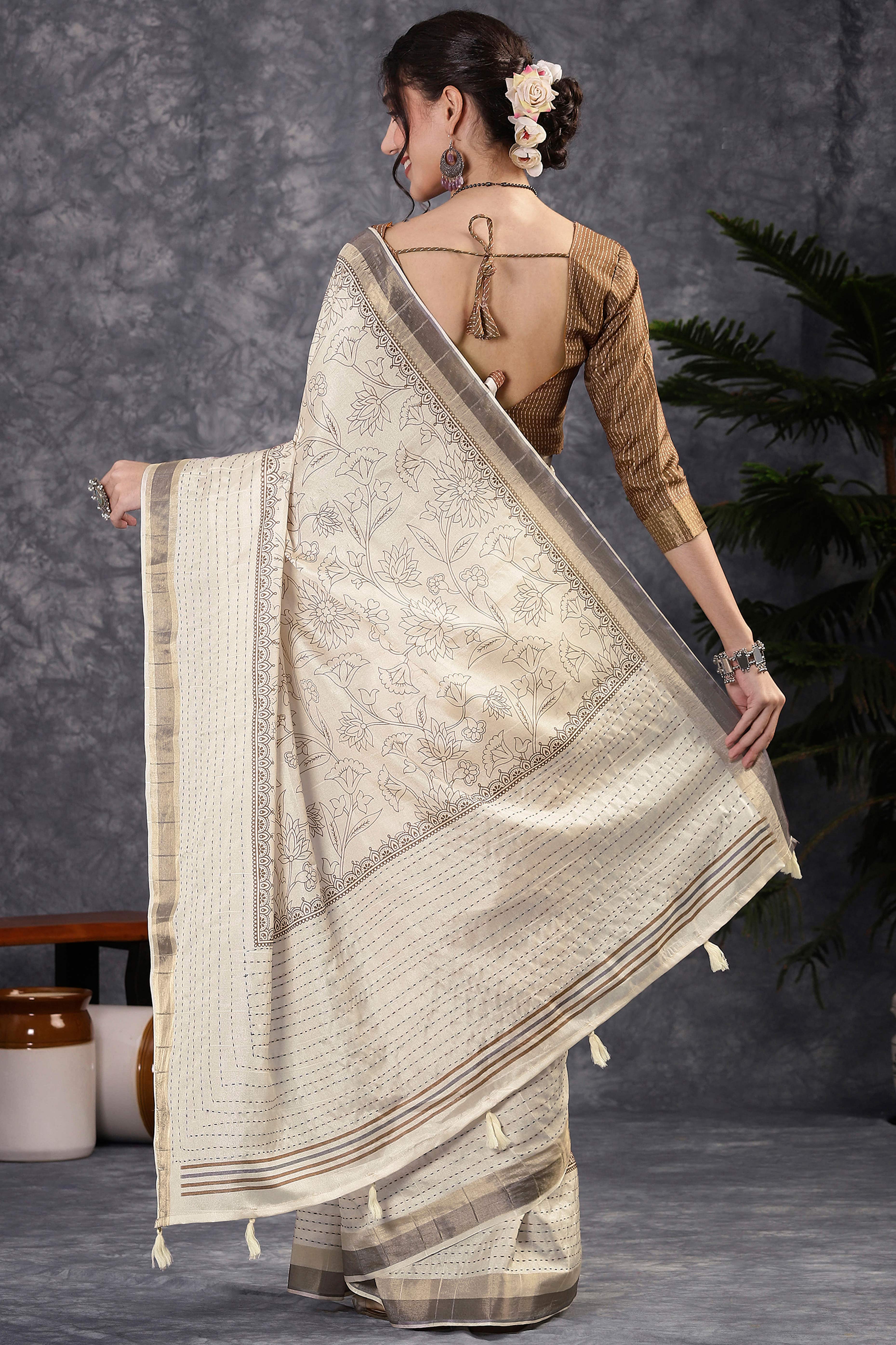 Offwhite & Brown Floral Printed Kotha Cotton Silk Saree With Beautifully Crafted Katha Embroidery - Image 5