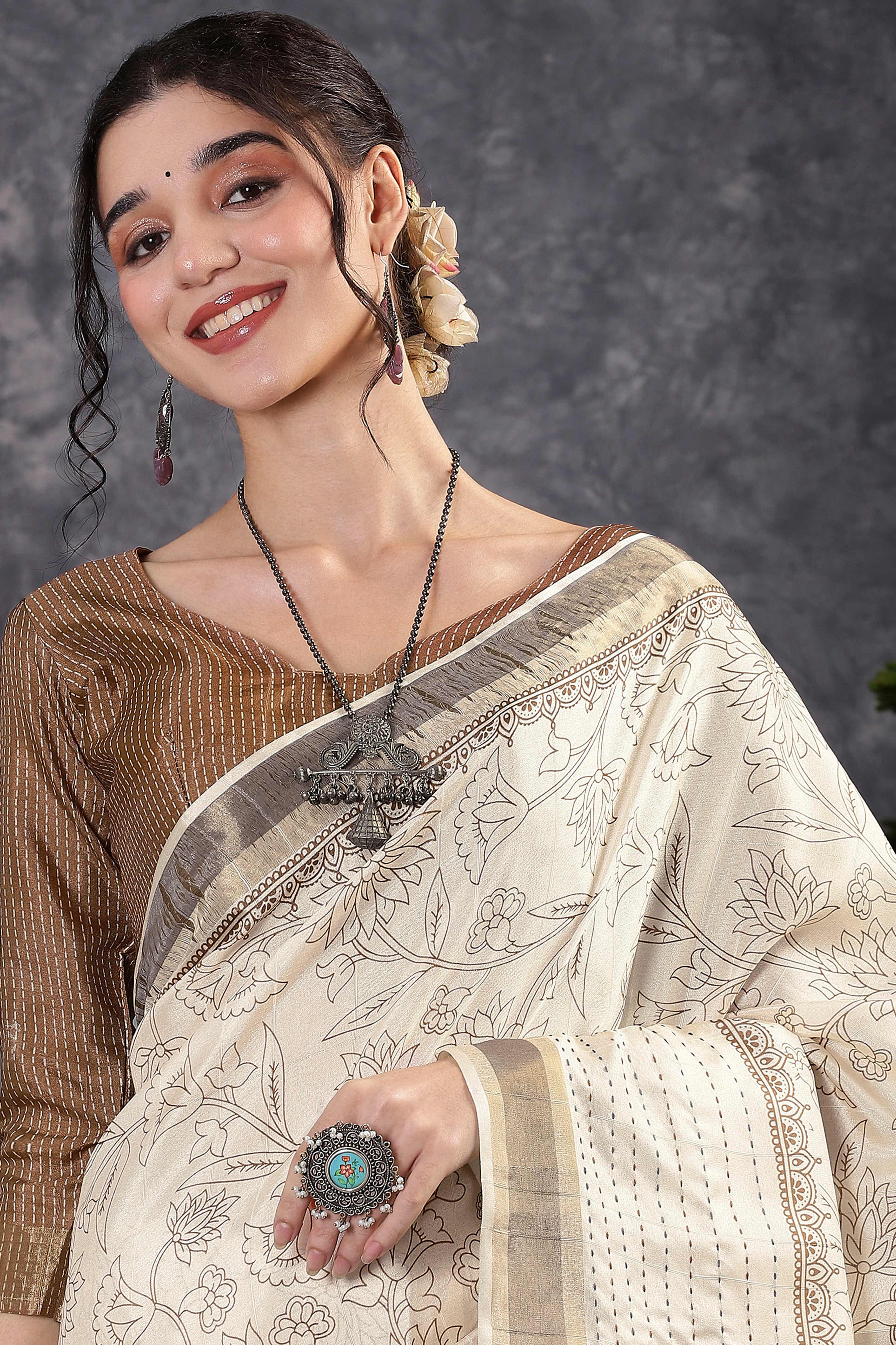 Offwhite & Brown Floral Printed Kotha Cotton Silk Saree With Beautifully Crafted Katha Embroidery - Image 6