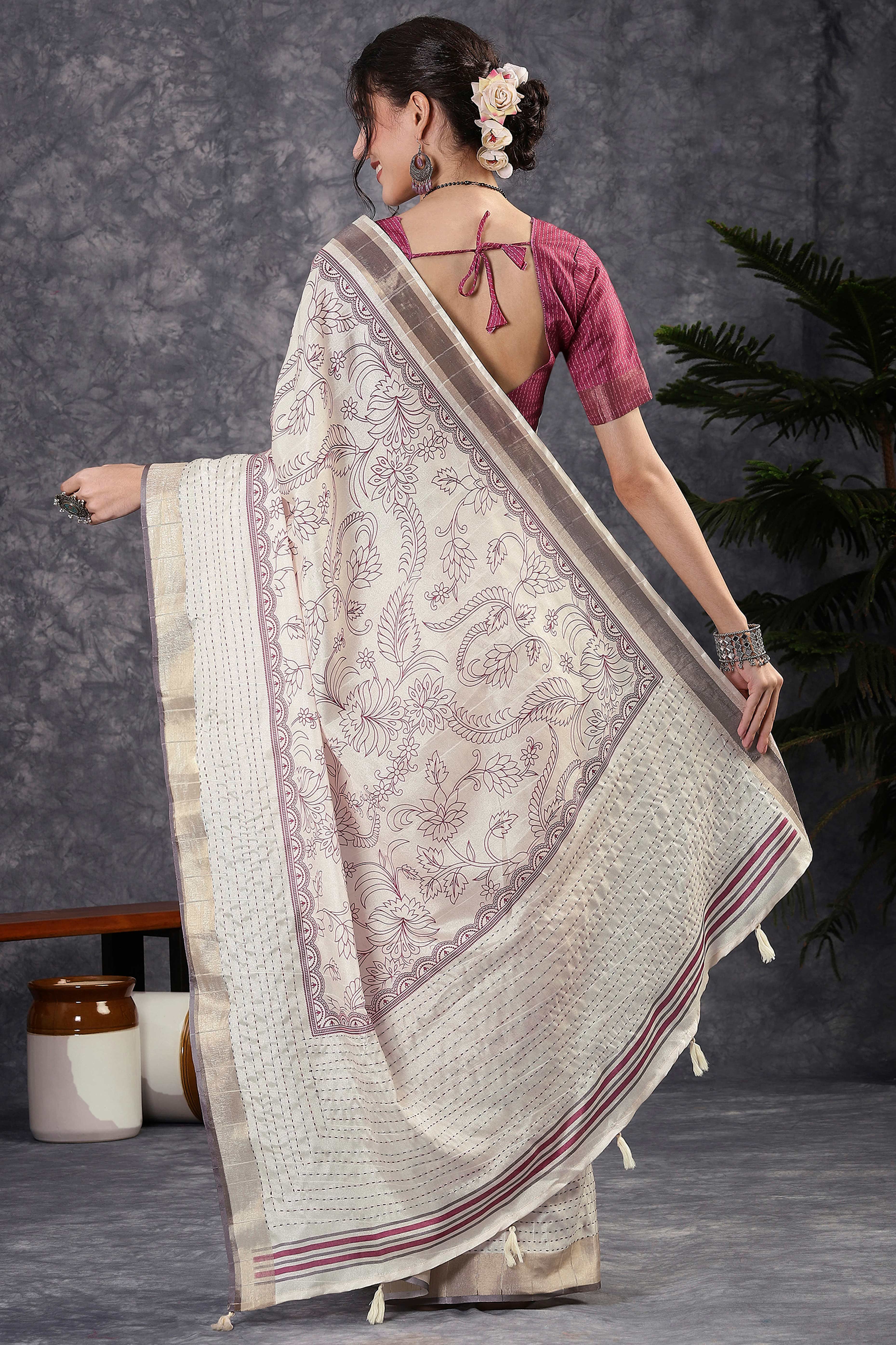 Offwhite & Magenta Floral Printed Kotha Cotton Silk Saree With Beautifully Crafted Katha Embroidery - Image 5