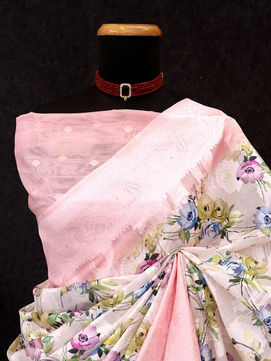 Offwhite & Pink Floral Digital Printed Silk Blend Lucknowi Saree With Jacquard Woven Border & Pallu - Image 3