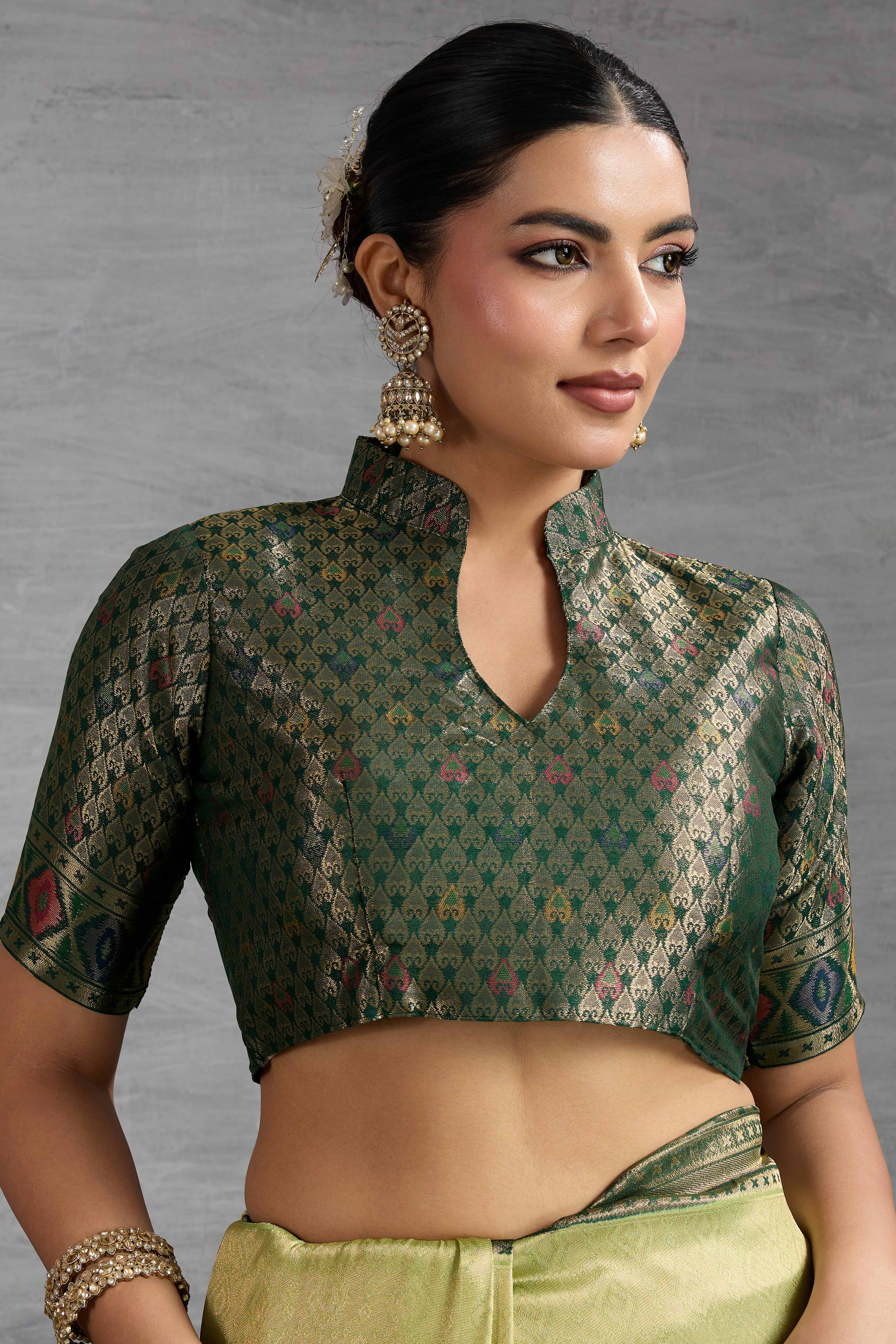 Olive Green Kanjivaram Silk Saree With Traditional Kadiyal Style Zari Weaving &  Meenakari Pallu - Image 7