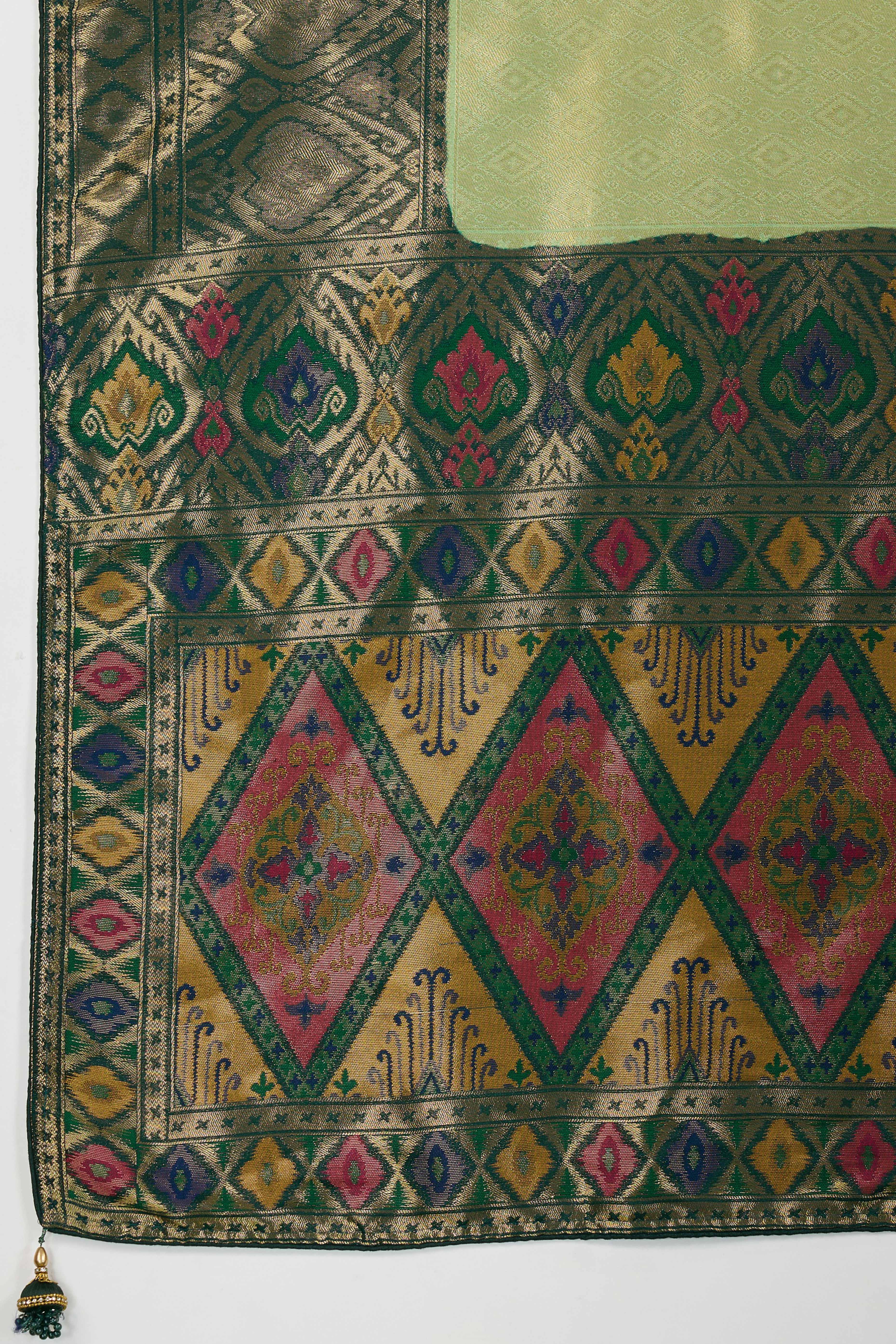 Olive Green Kanjivaram Silk Saree With Traditional Kadiyal Style Zari Weaving &  Meenakari Pallu - Image 8