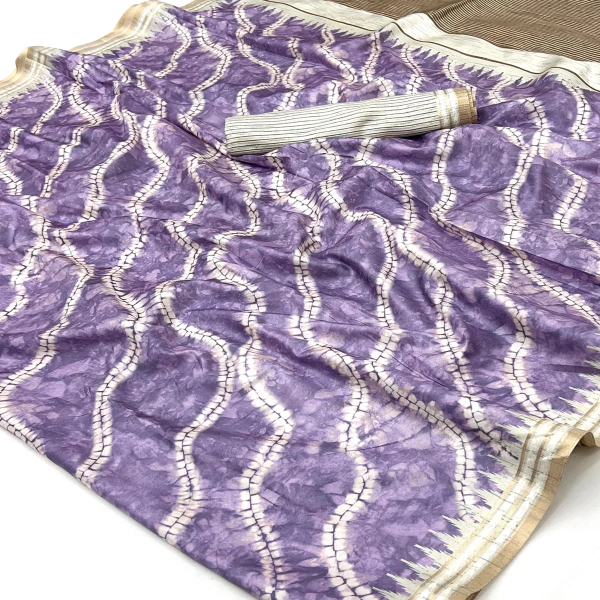 Opulent Lavender Silk Blend Saree Adorned With Digital Prints & Zari Border - Image 2