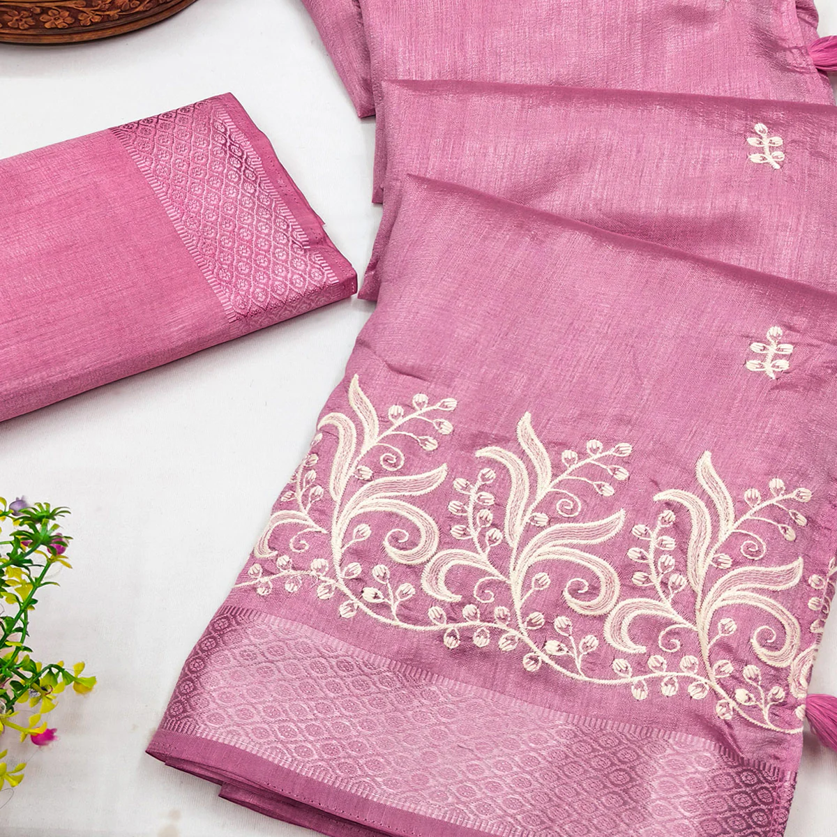 Orchid Pink Art Silk Saree Adorned With Delicate Floral Embroidery & Stylish Tassel Pallu - Image 2