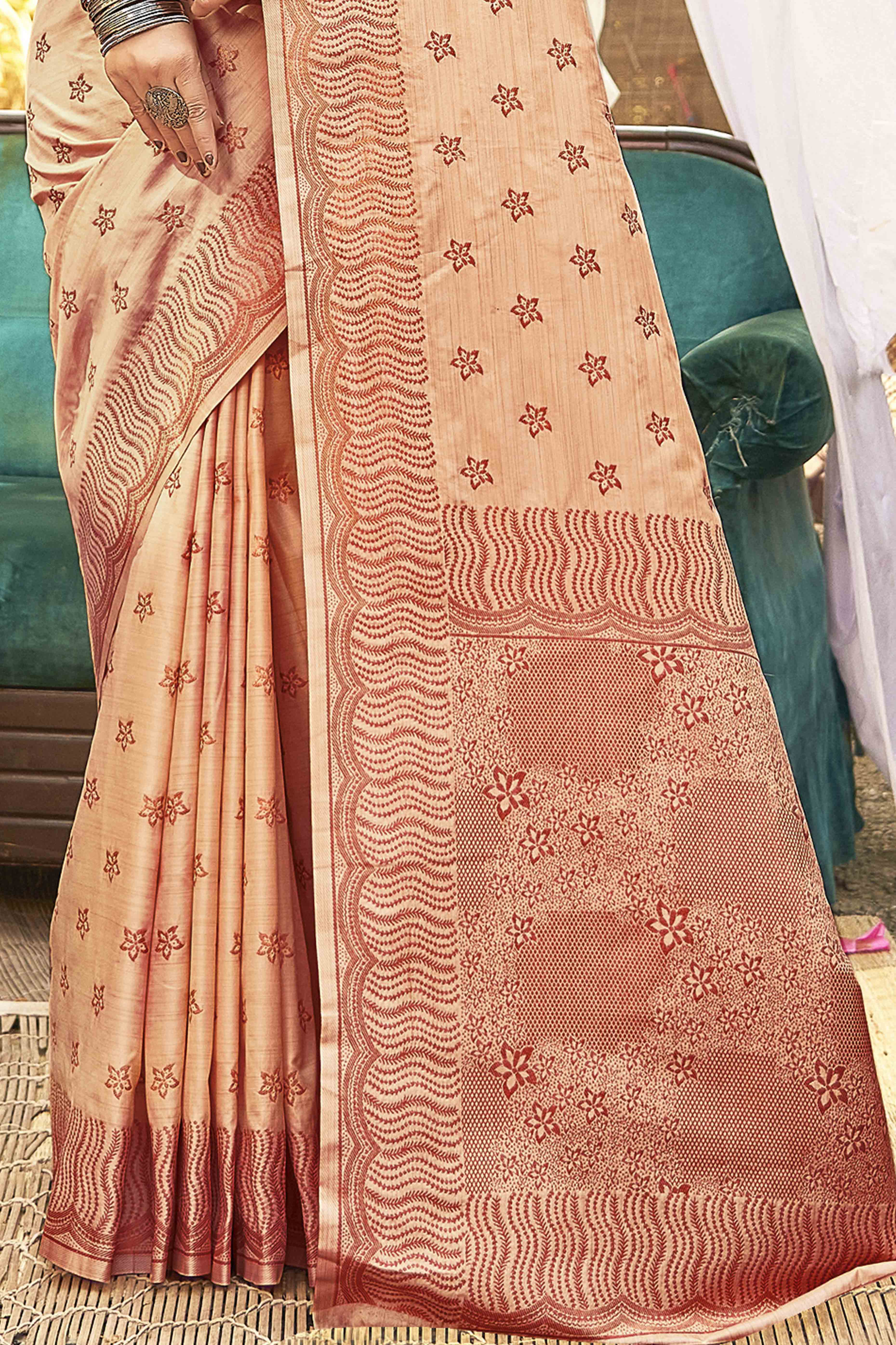 Peach Banarasi Silk Saree With Intricate Zari Woven Work - Image 4