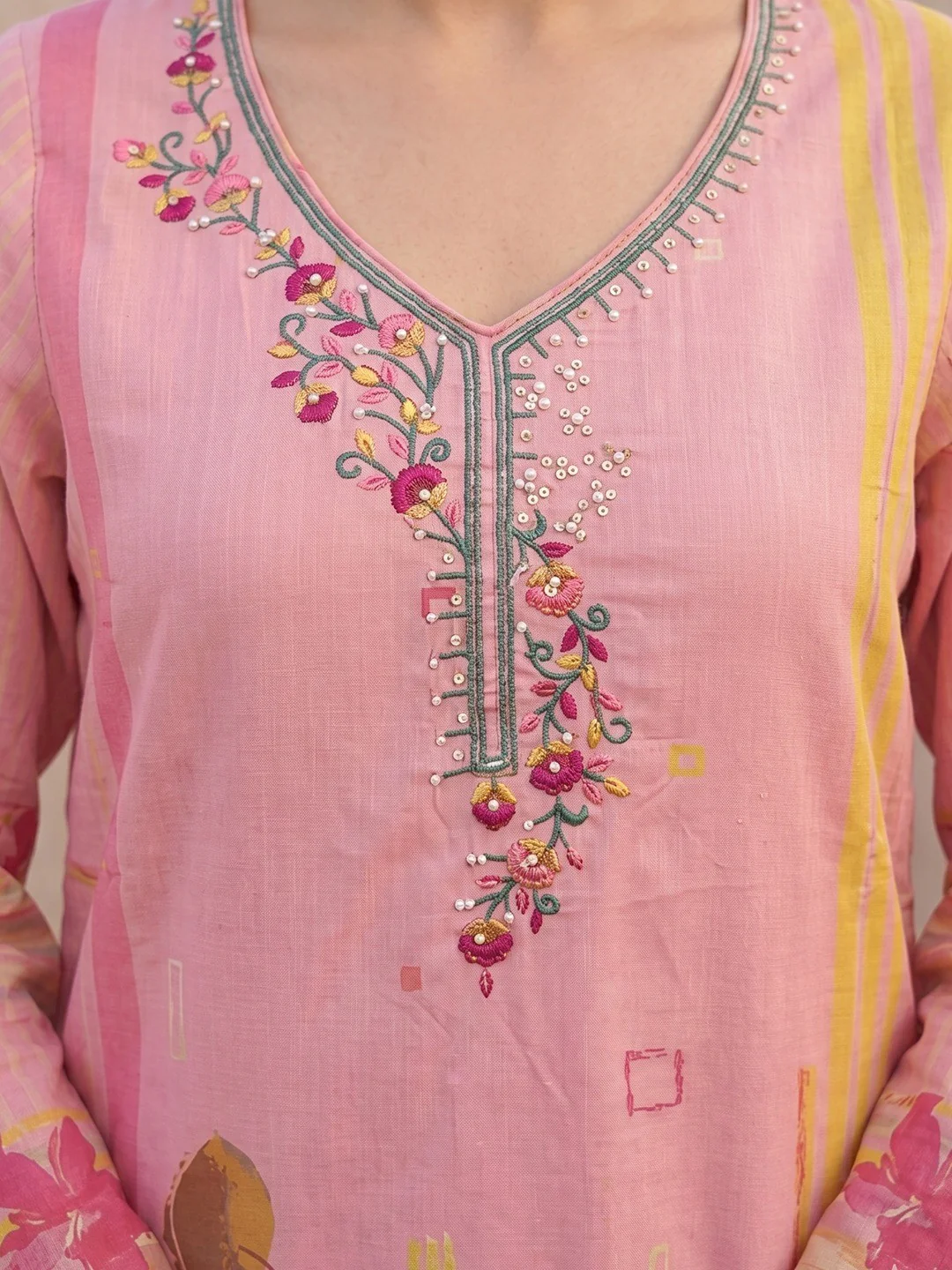 Peach Floral Printed Rayon Straight Cut Salwar Suit with Dupatta - Image 4