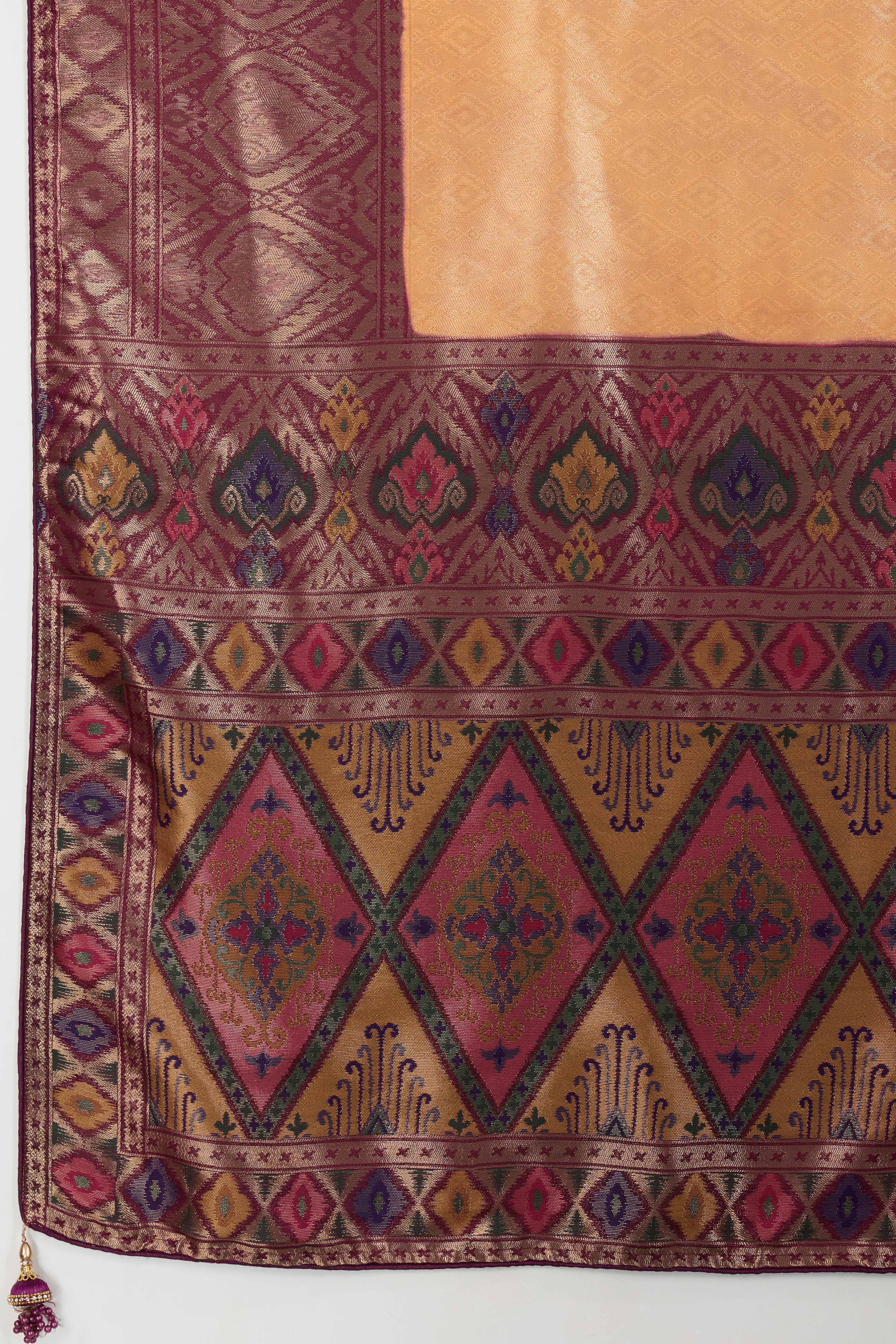 Peach Kanjivaram Silk Saree With Traditional Kadiyal Style Zari Weaving &  Meenakari Pallu - Image 7