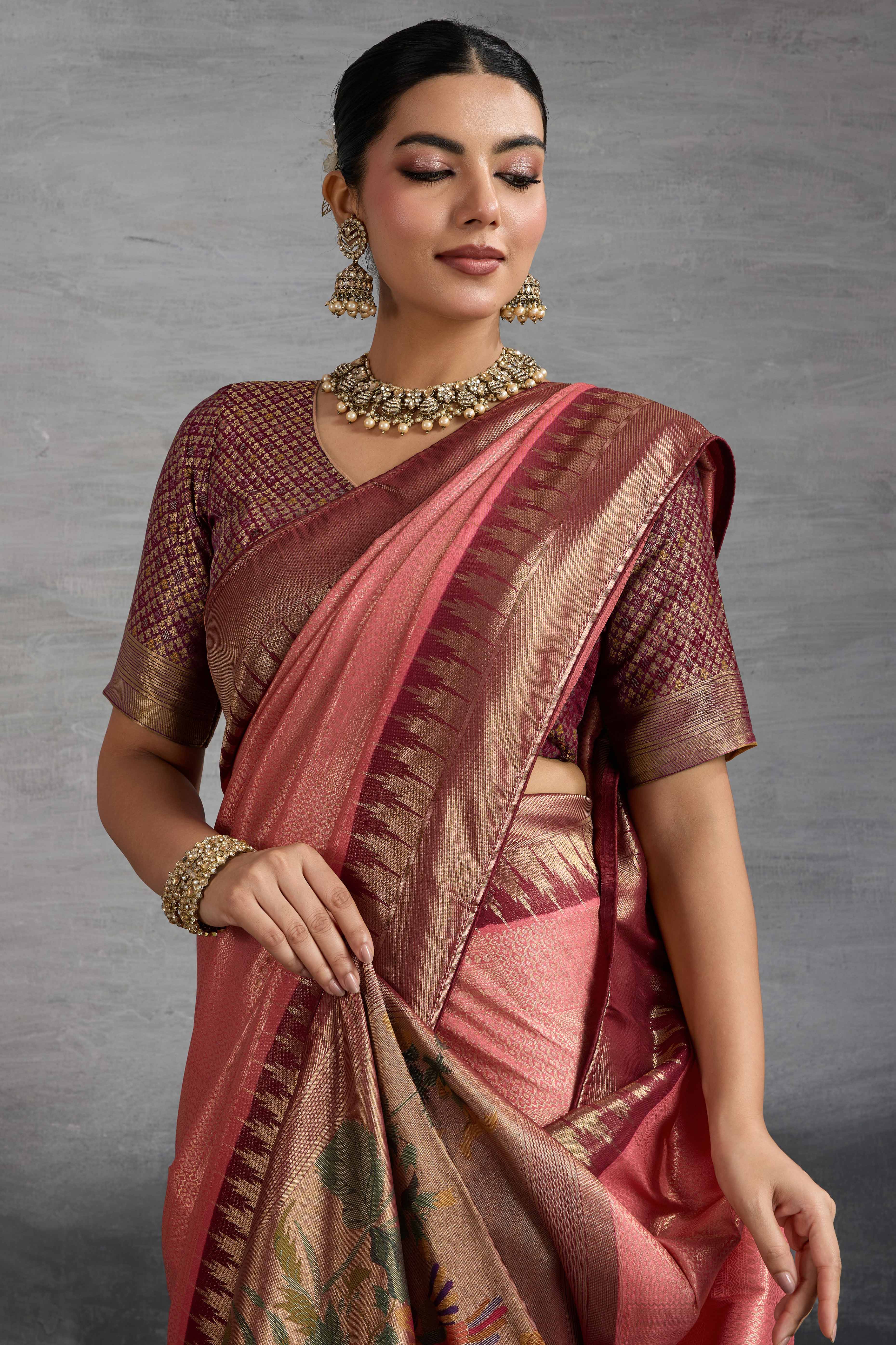 Peach Silk Kanjivaram Saree Enhanced With Kadiyal Weaving Borders - Image 5