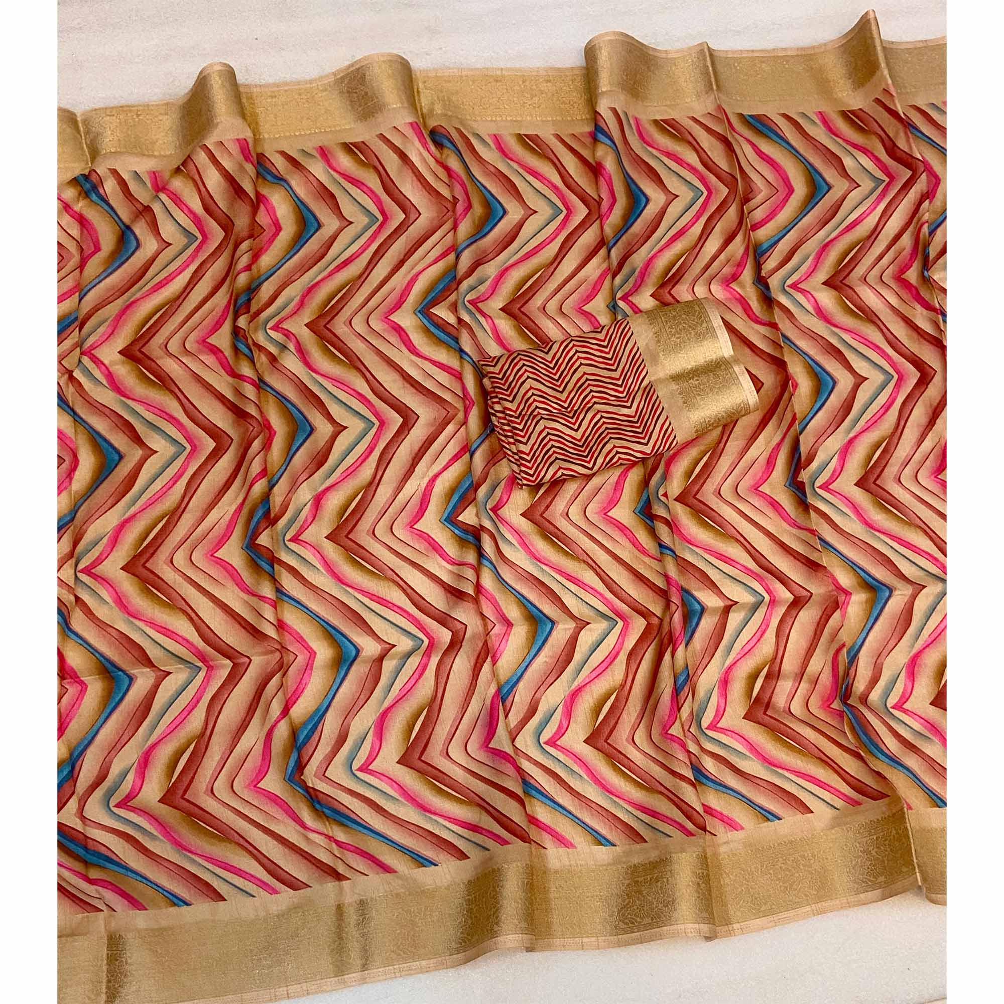Peach Zig Zag Printed Dola Silk Saree With Woven Border - Image 3