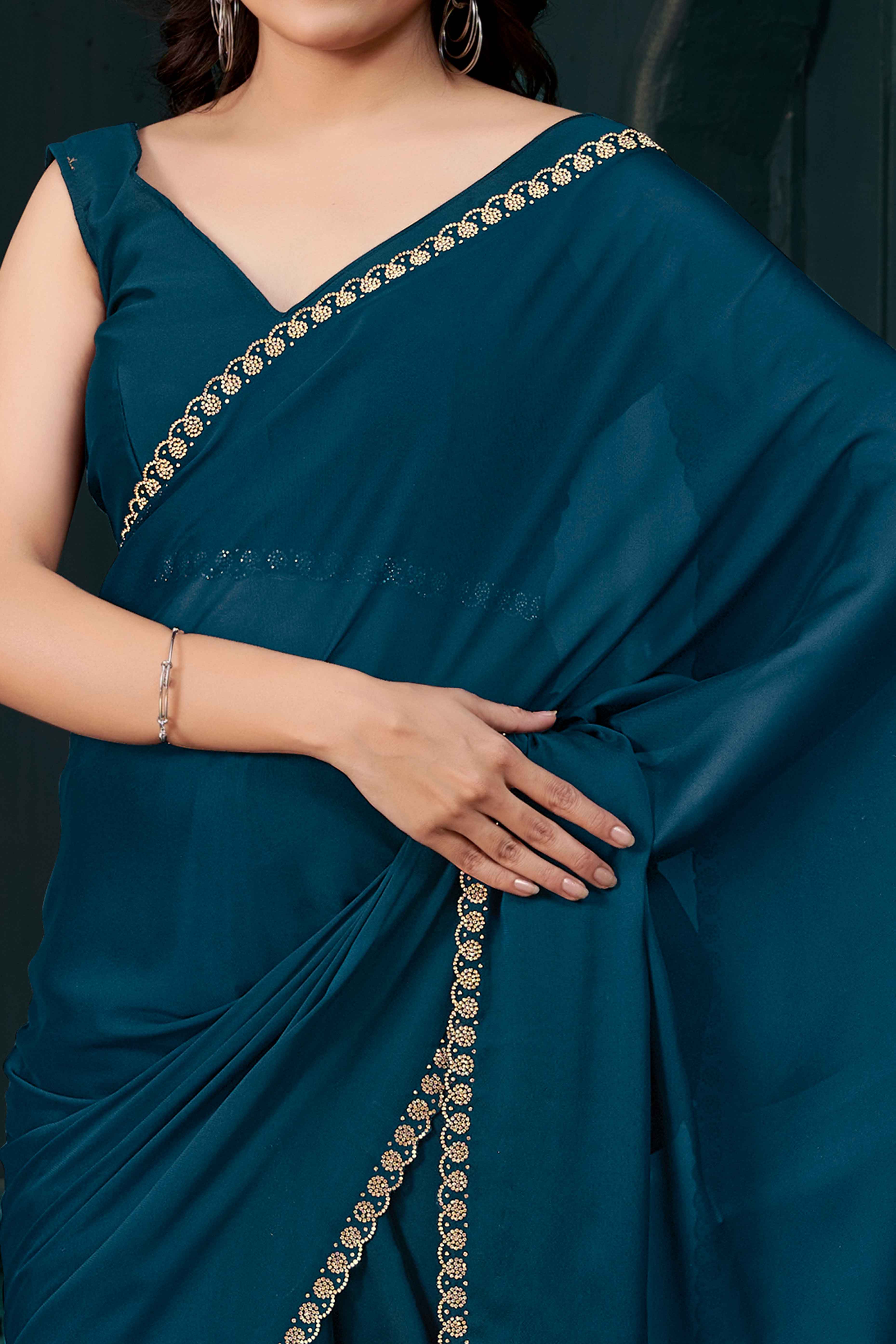 Petrol Blue Crepe Silk Solid Saree with Elegant Zarkan Border Detailing - Image 2