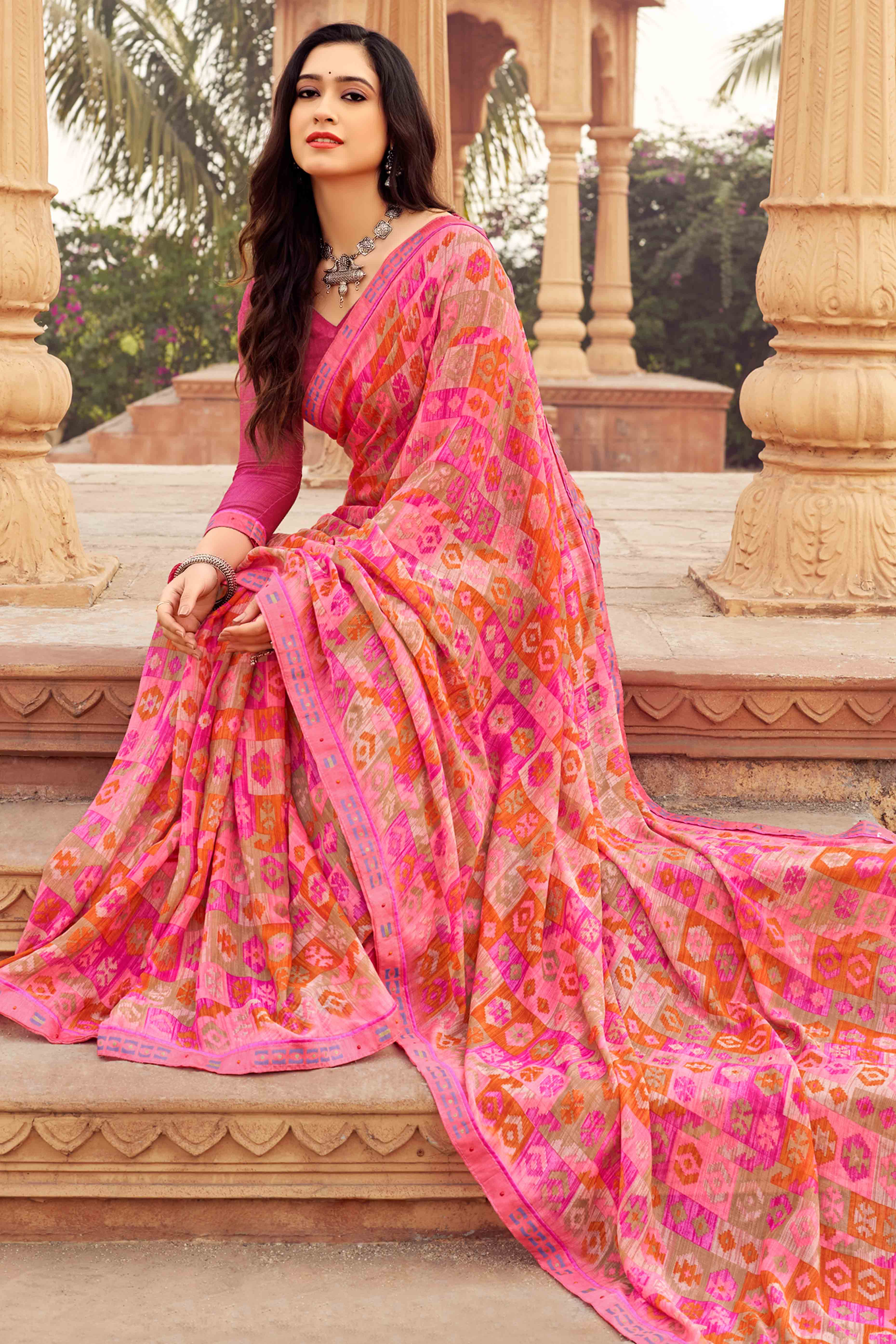 Pink Abstract Printed Chiffon Saree - Image 3