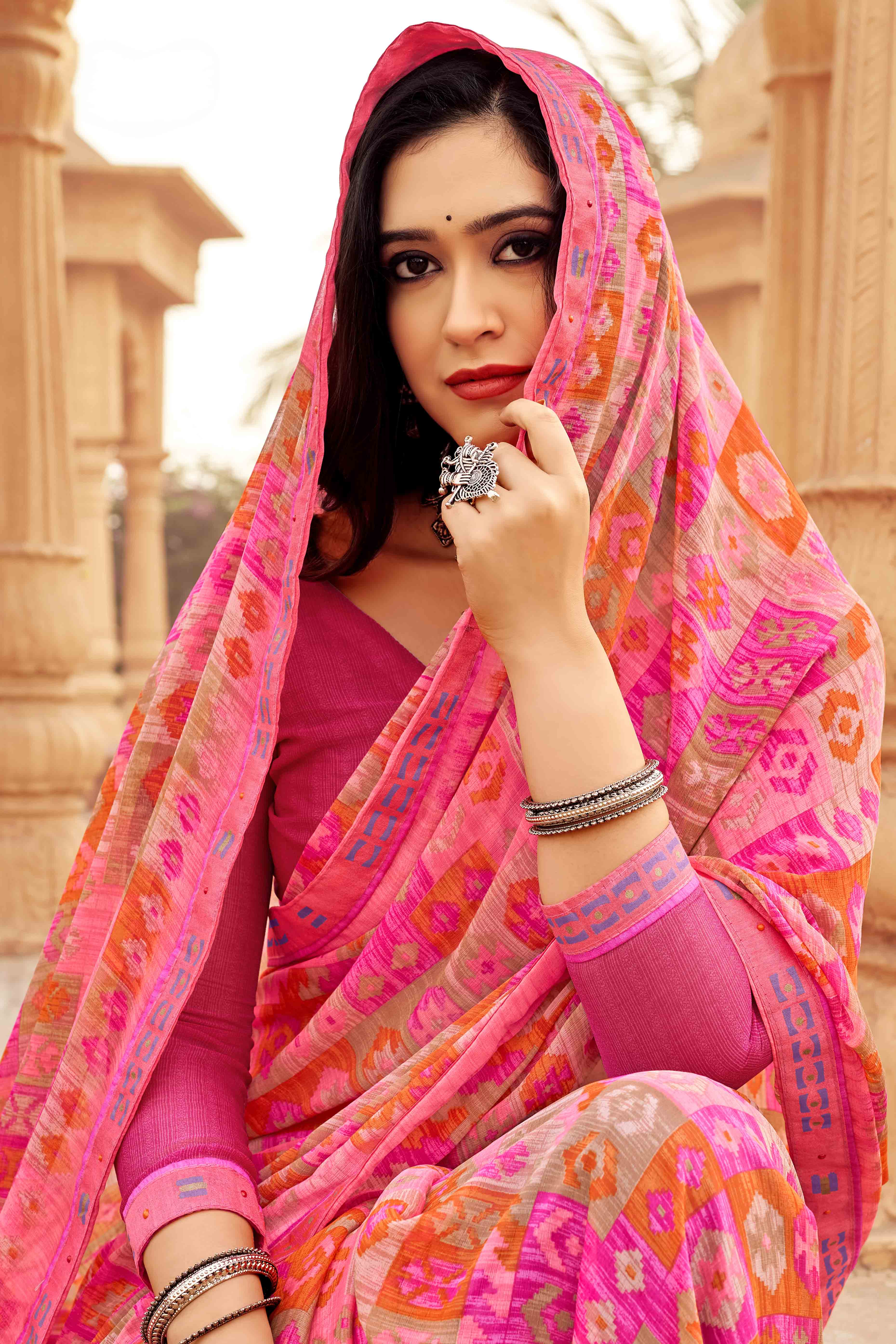 Pink Abstract Printed Chiffon Saree - Image 4