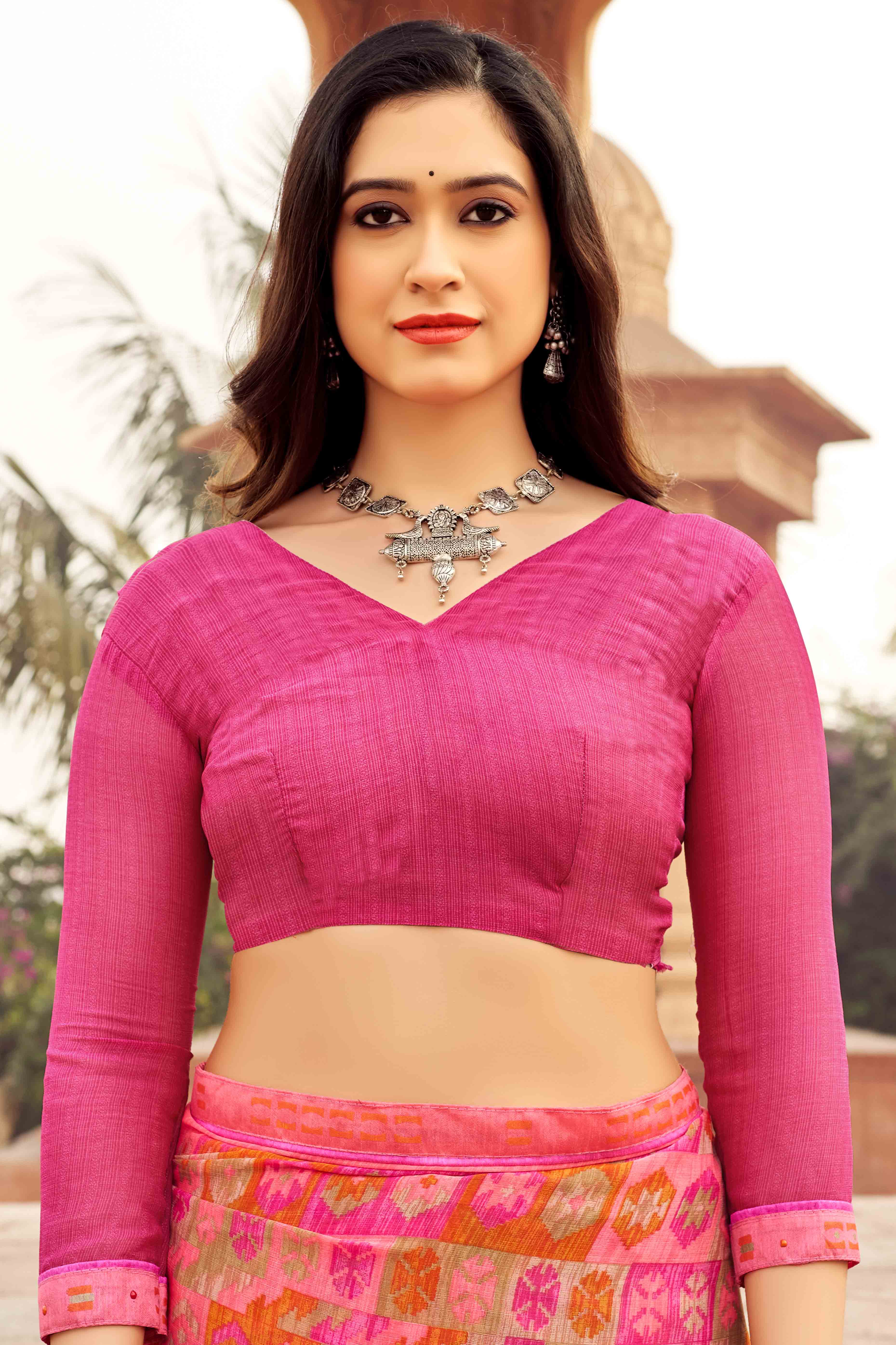 Pink Abstract Printed Chiffon Saree - Image 5