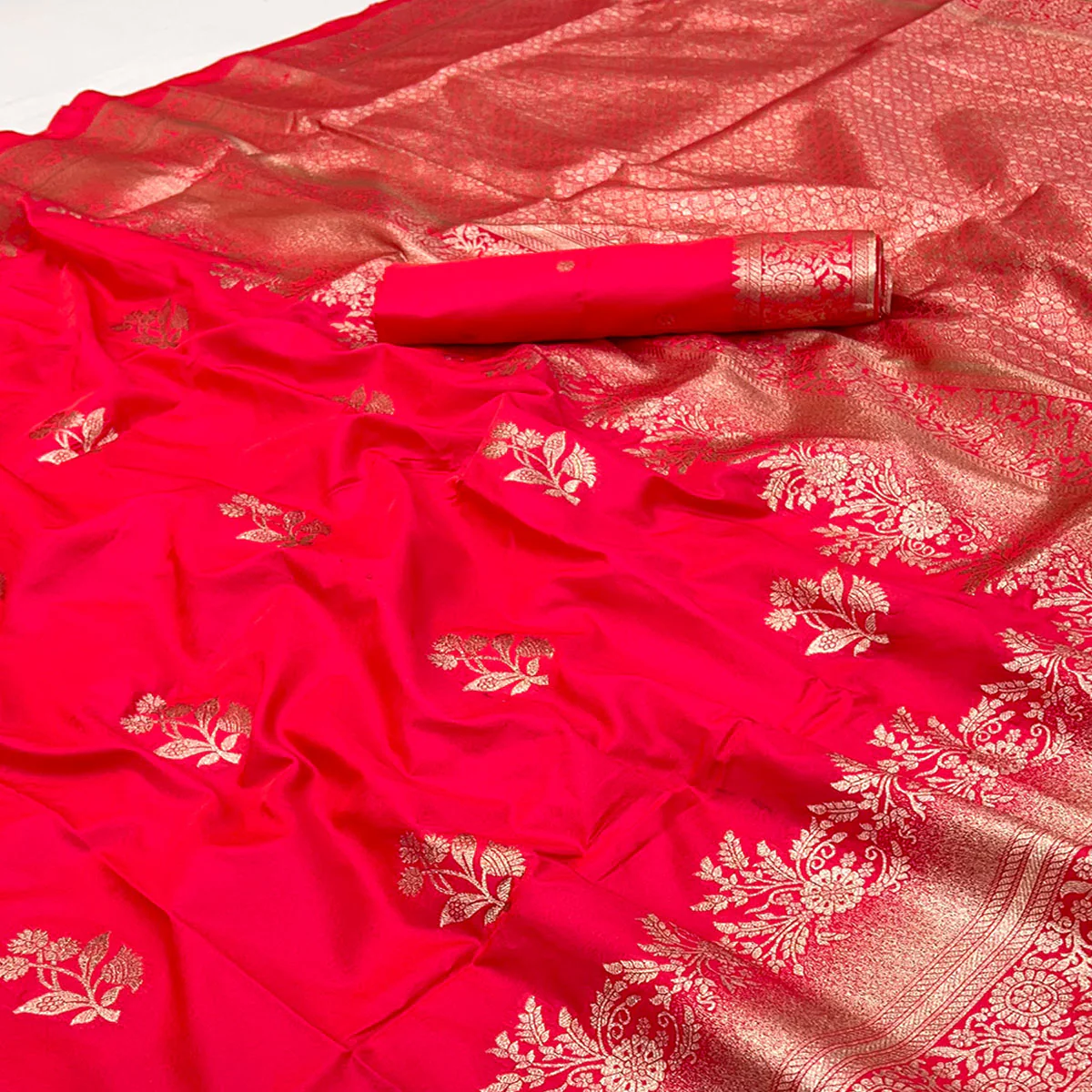 Pink Art Silk Saree Featuring Intricate Floral Zari Weaving & An Elegant Banarasi Pallu - Image 2