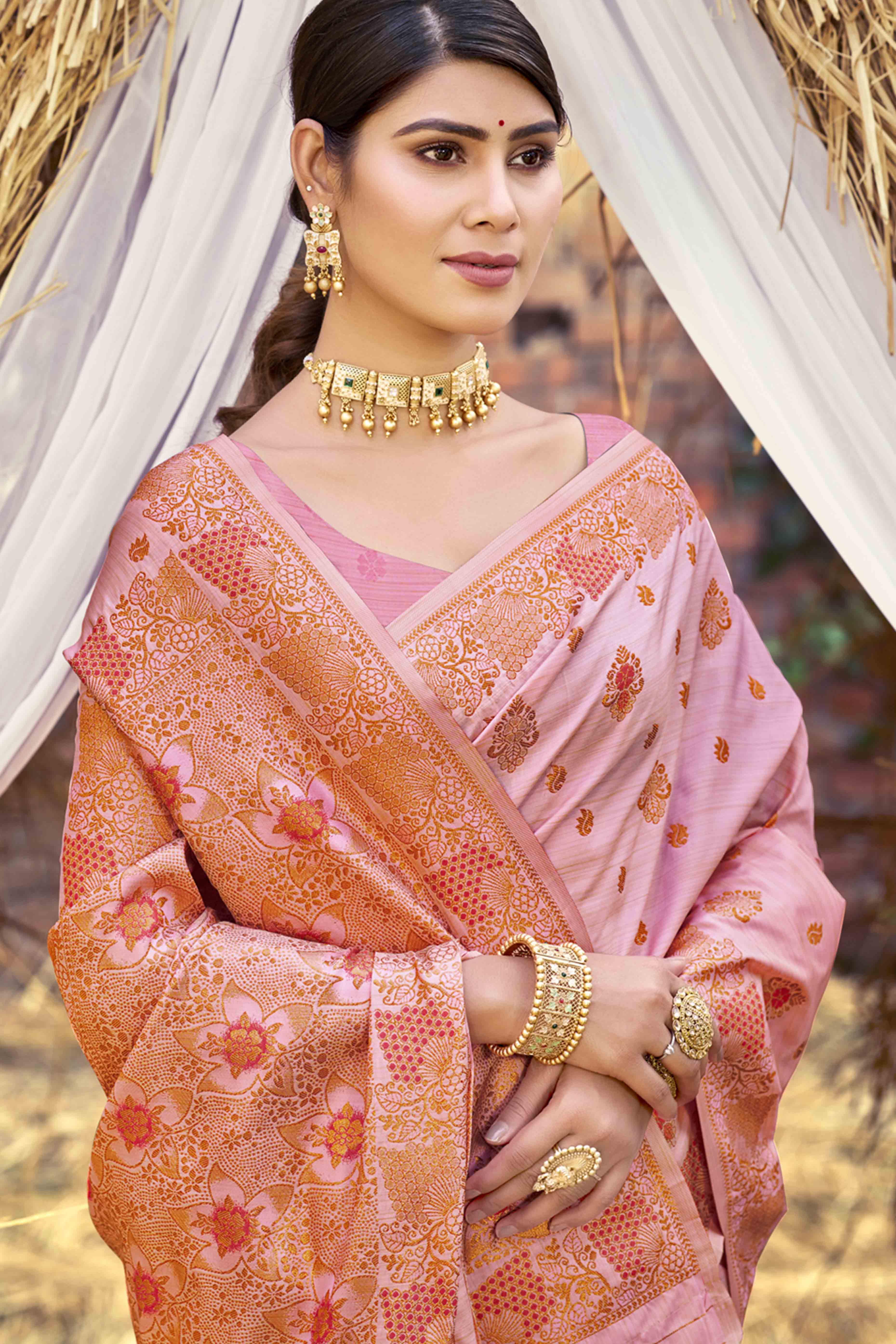 Pink Banarasi Silk Saree Adorned With Woven Zari Floral Motifs - Image 3