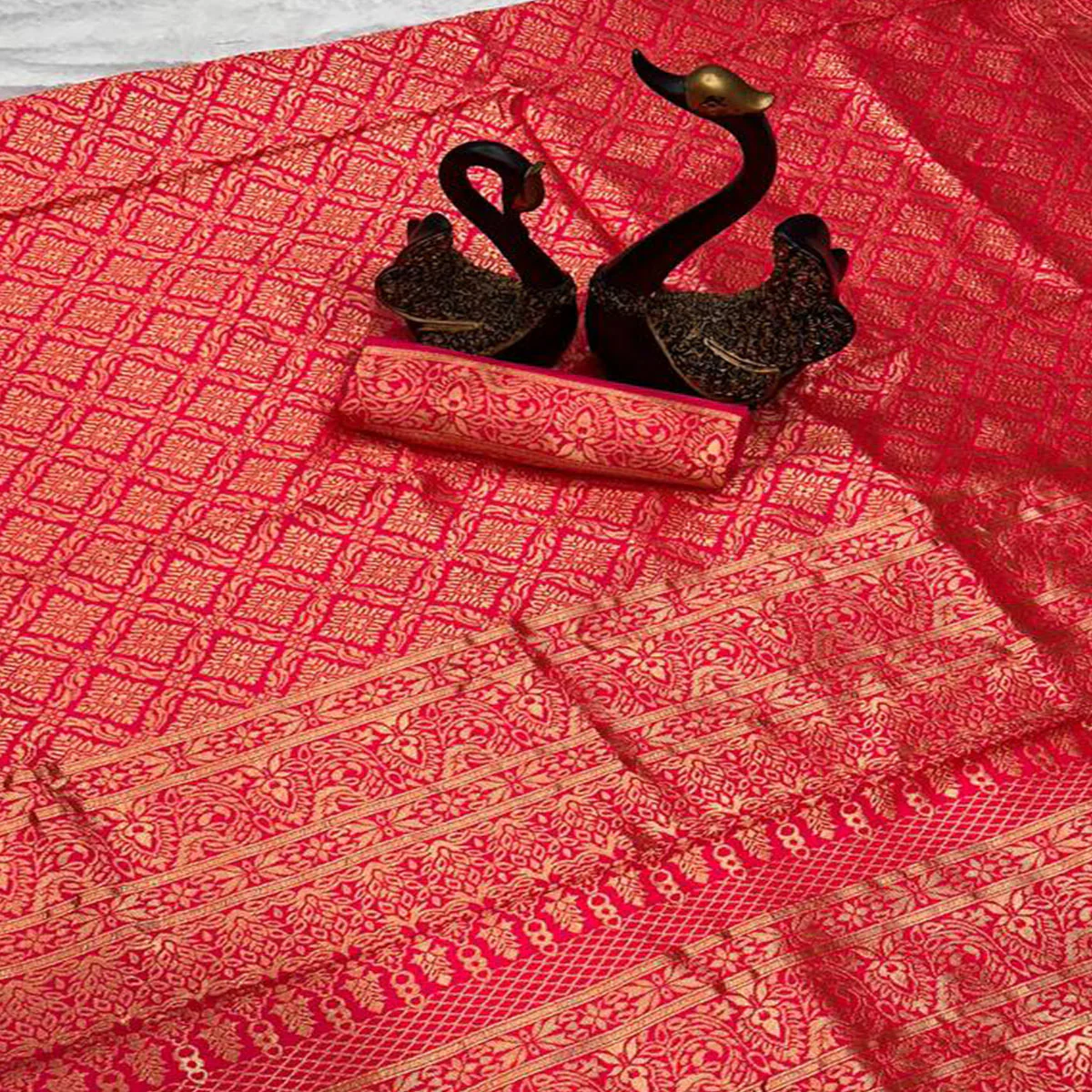 Pink Banarasi Silk Saree With Intricate Zari Floral Weaving - Image 2