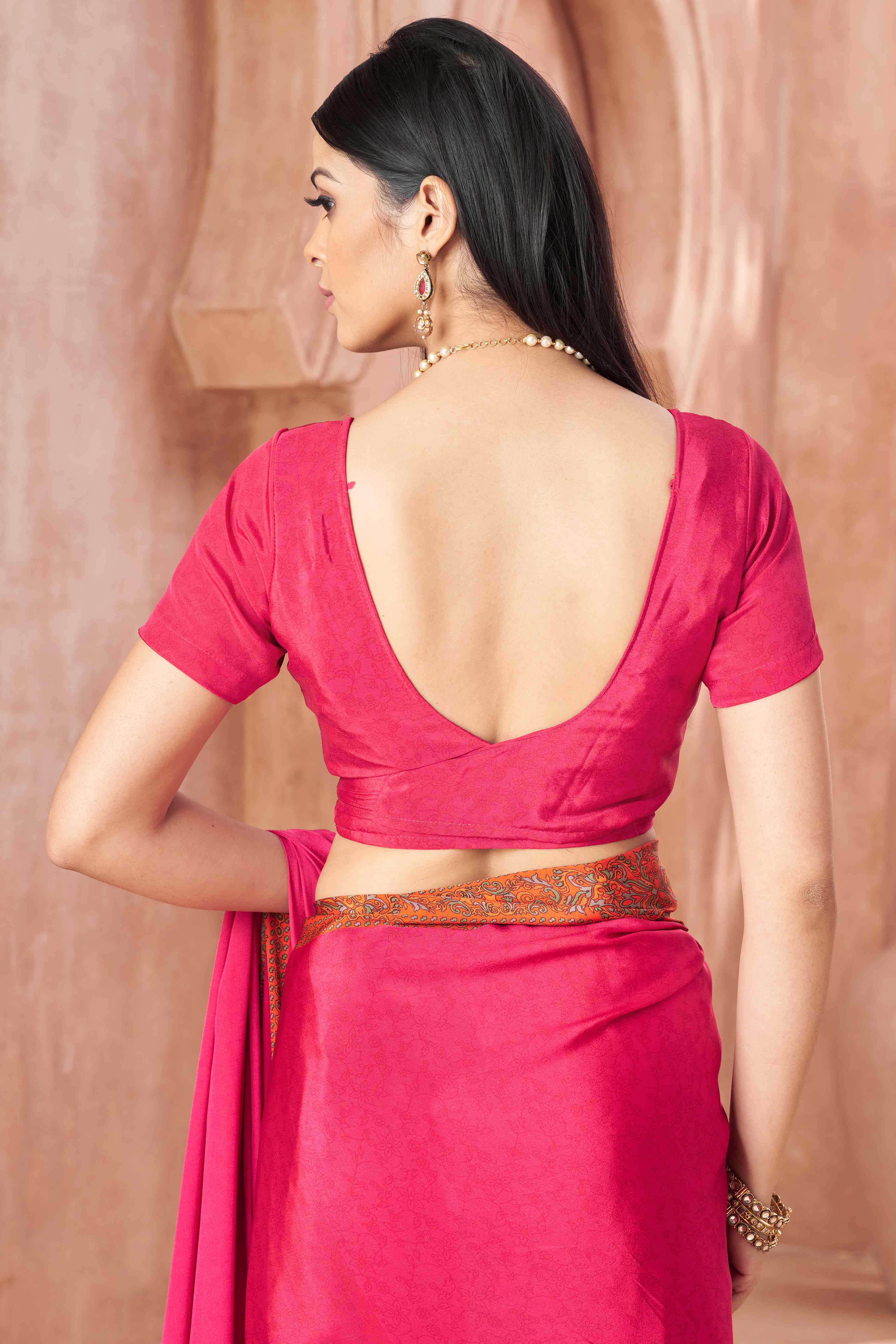 Pink Crepe Silk Saree with Elegant Floral Print Detailing - Image 5
