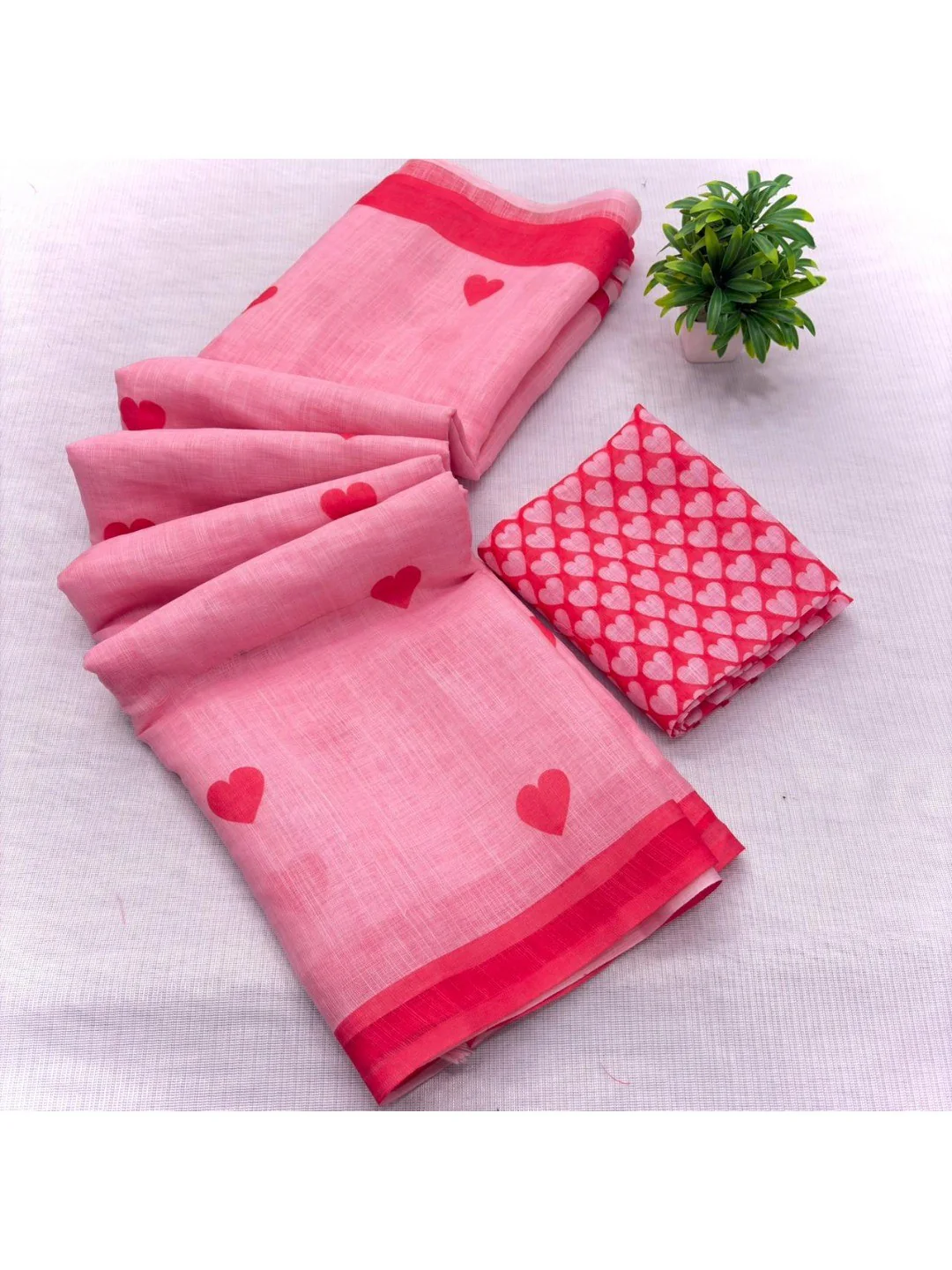 Pink Digital Printed Linen Saree with Pink Heart Motifs - Image 3