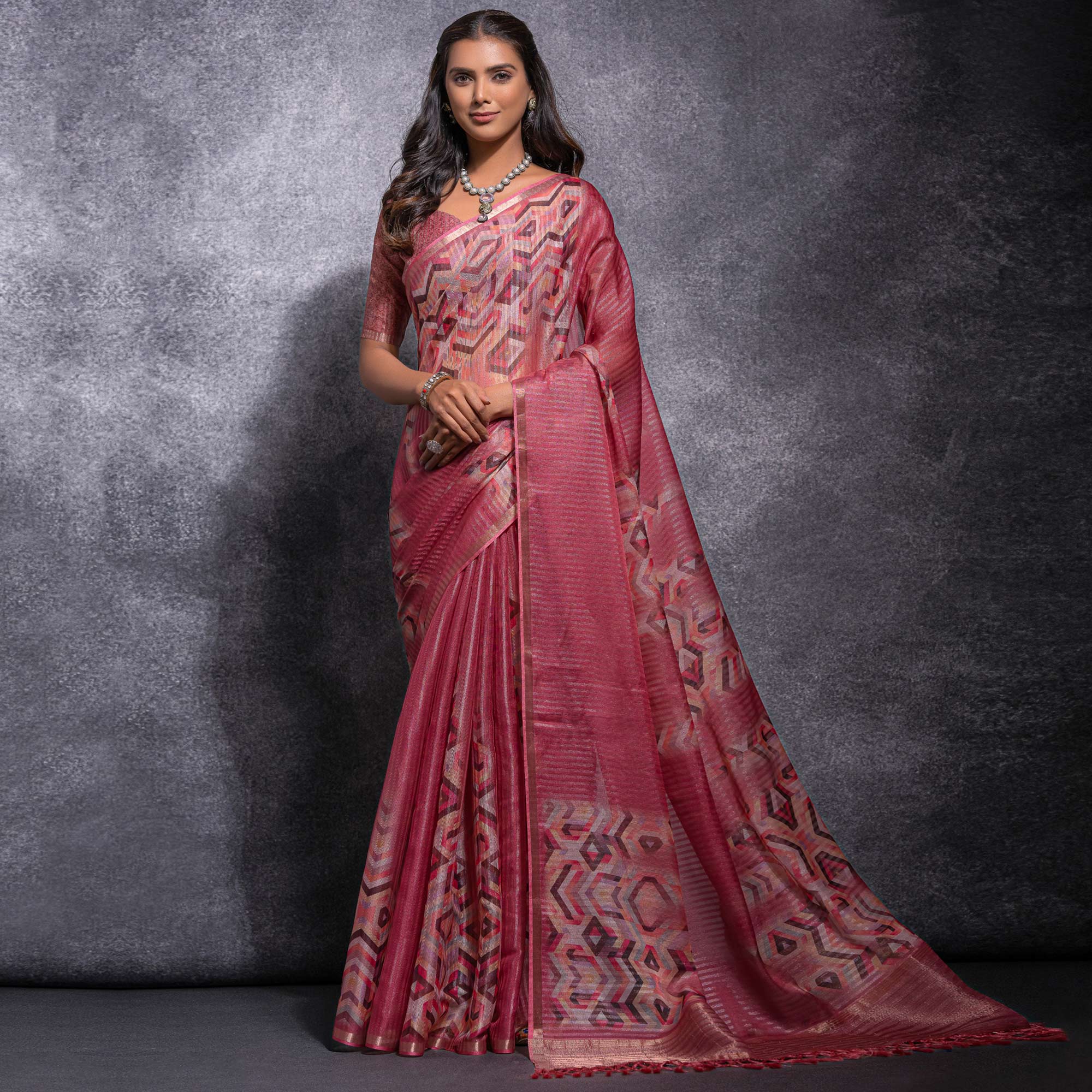 Pink Digital Printed Linen Saree With Woven Border - Image 2