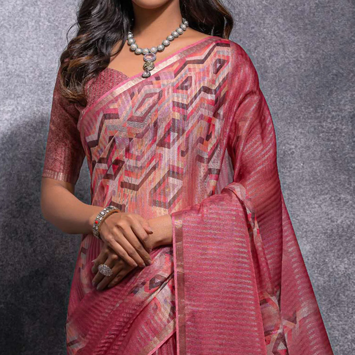 Pink Digital Printed Linen Saree With Woven Border - Image 3