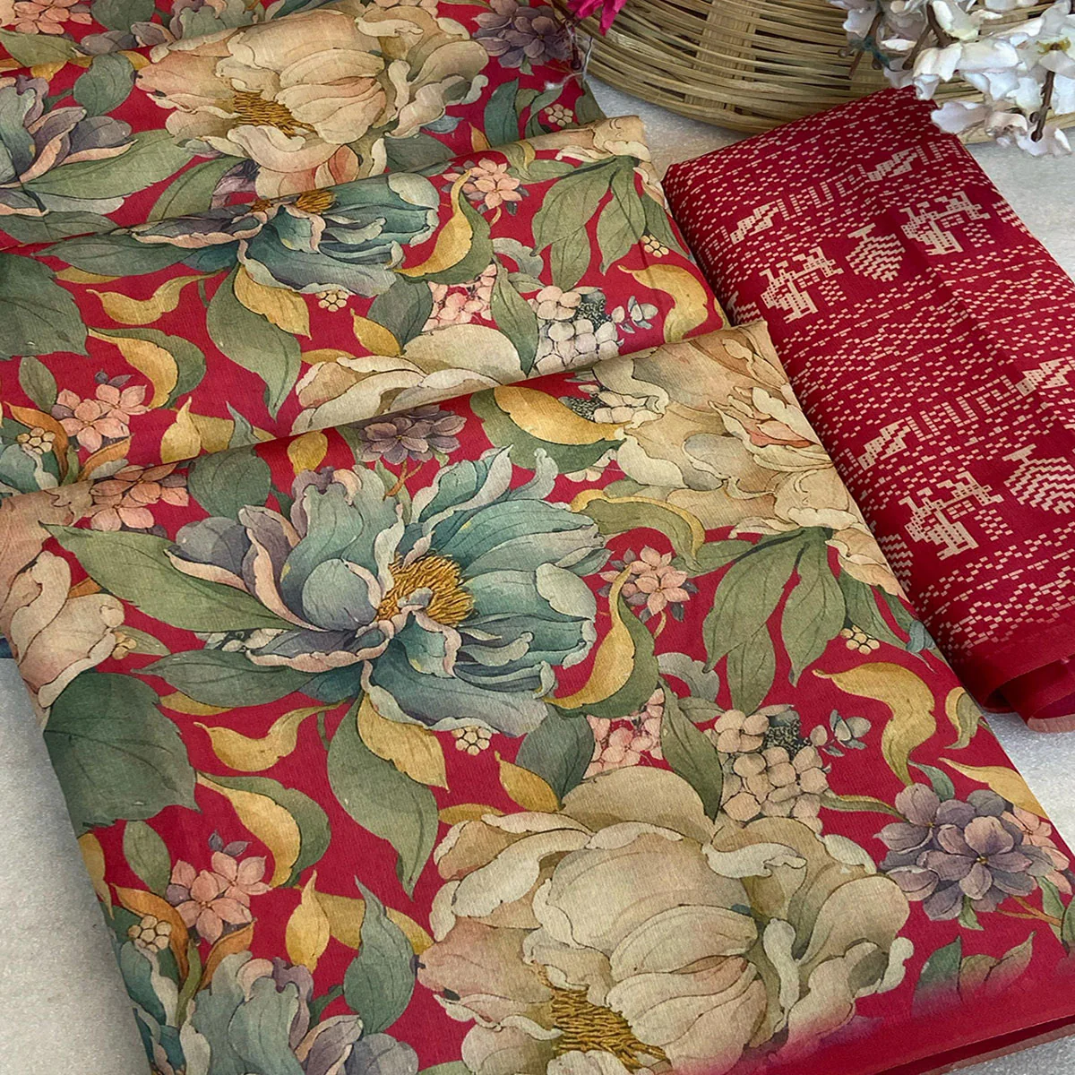 Pink Floral Digital Printed Cotton Handloom Silk Saree - Image 2