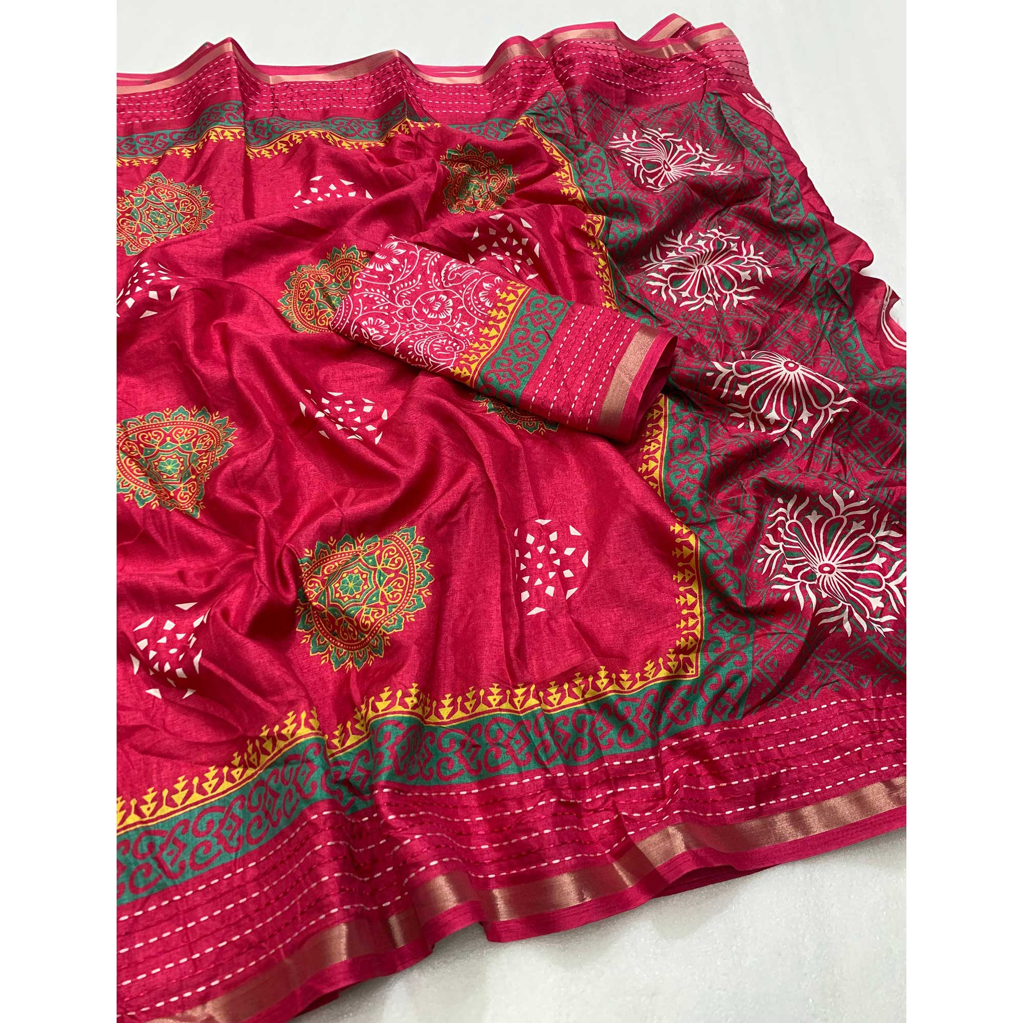 Pink Floral Printed Crepe Cotton Saree With Thread Border - Image 3