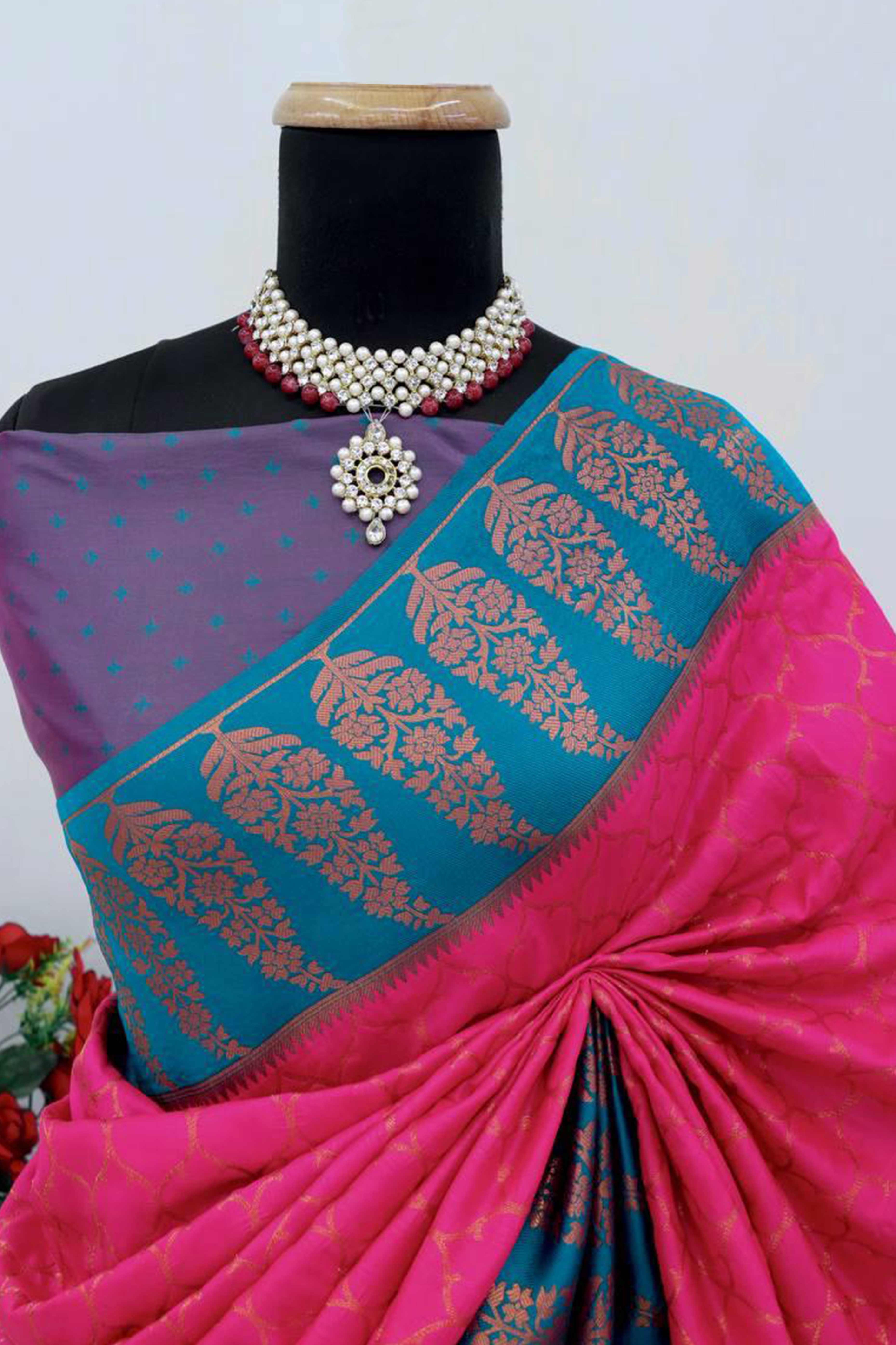 Pink Floral Woven Kanjivaram Silk Saree - Image 3