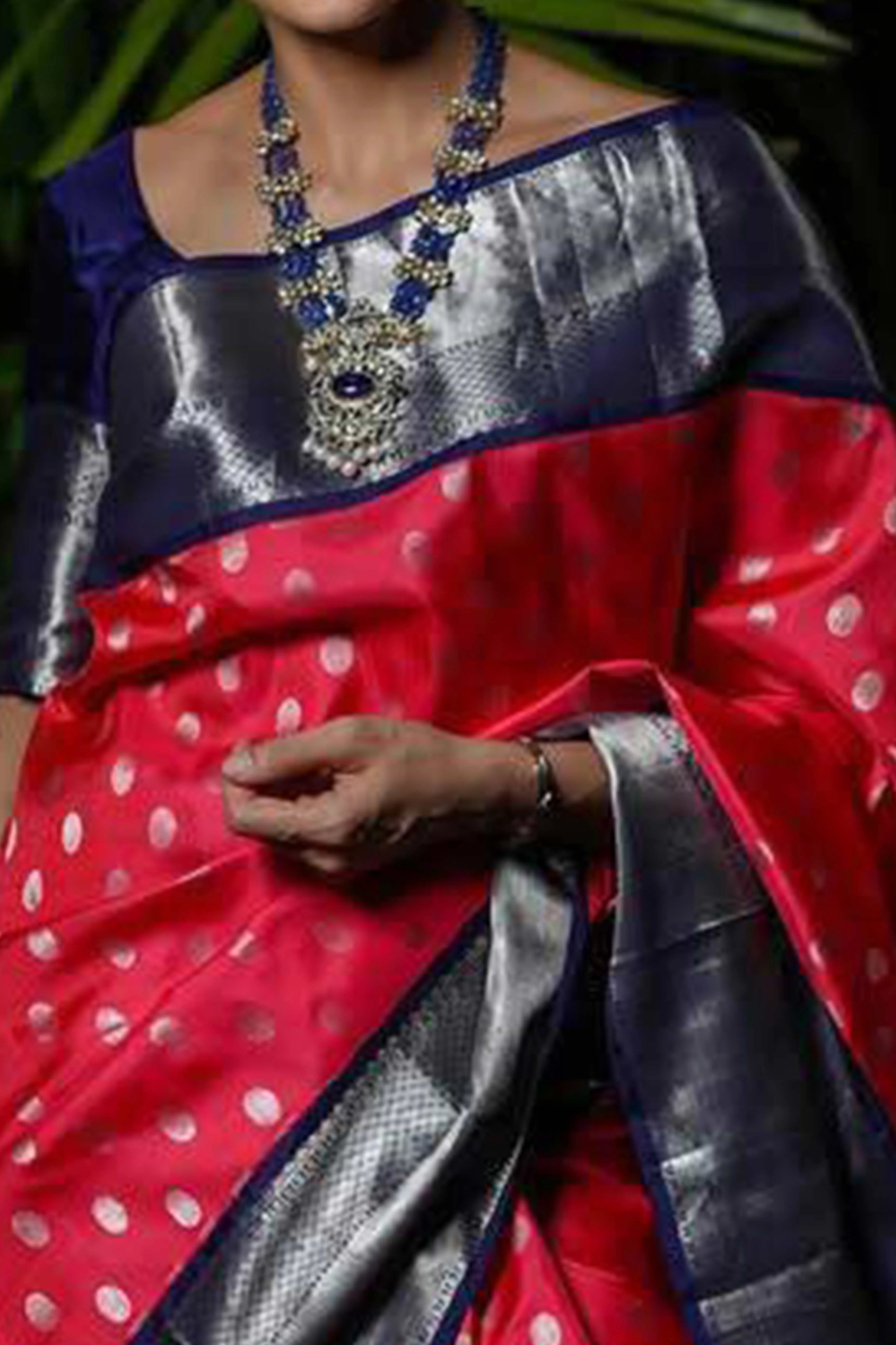 Pink Floral Woven Lichi Banarasi Silk Saree - Image 2
