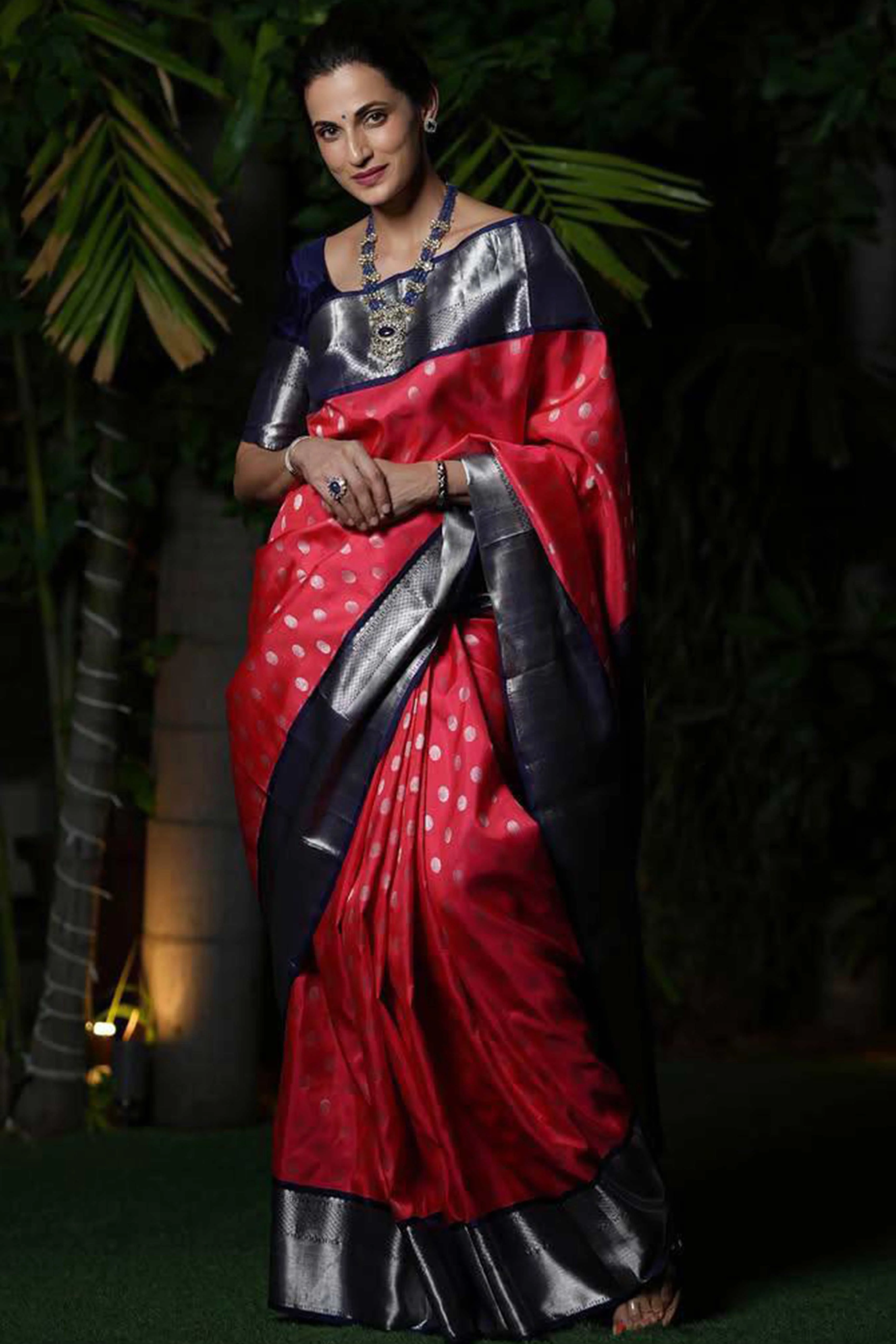 Pink Floral Woven Lichi Banarasi Silk Saree - Image 3