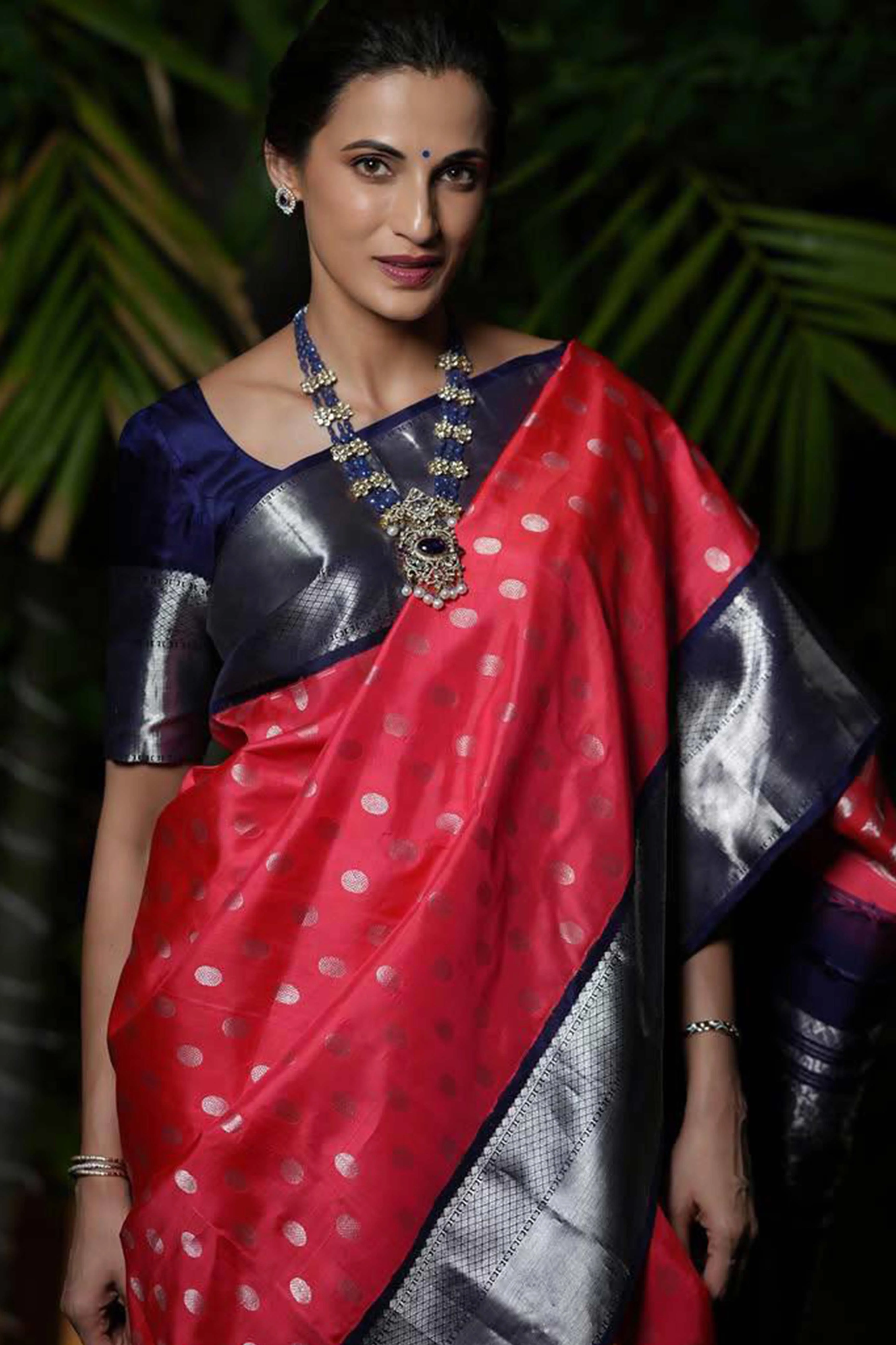Pink Floral Woven Lichi Banarasi Silk Saree - Image 4