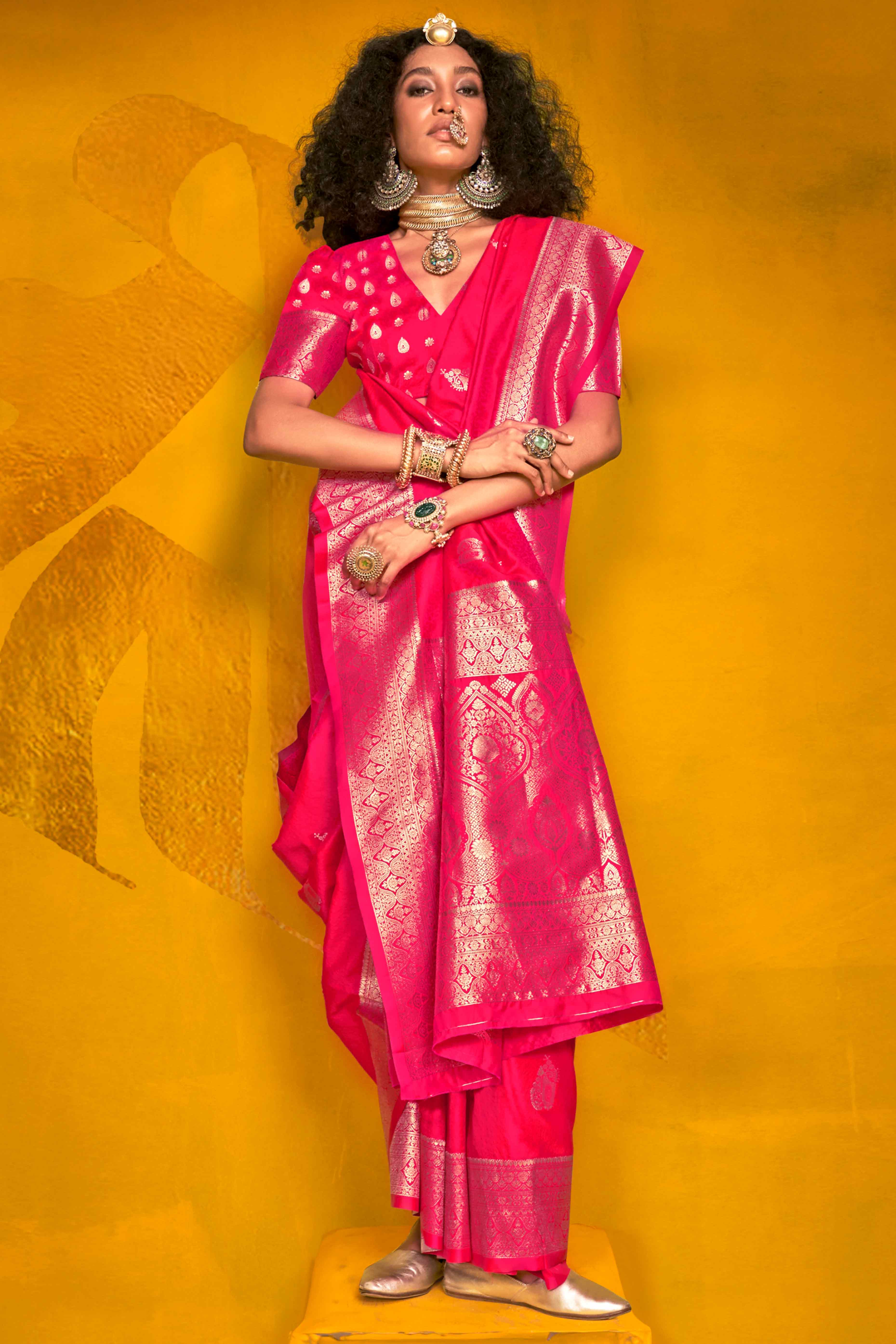 Pink Floral Zari Weaving Banarasi Silk Saree - Image 3