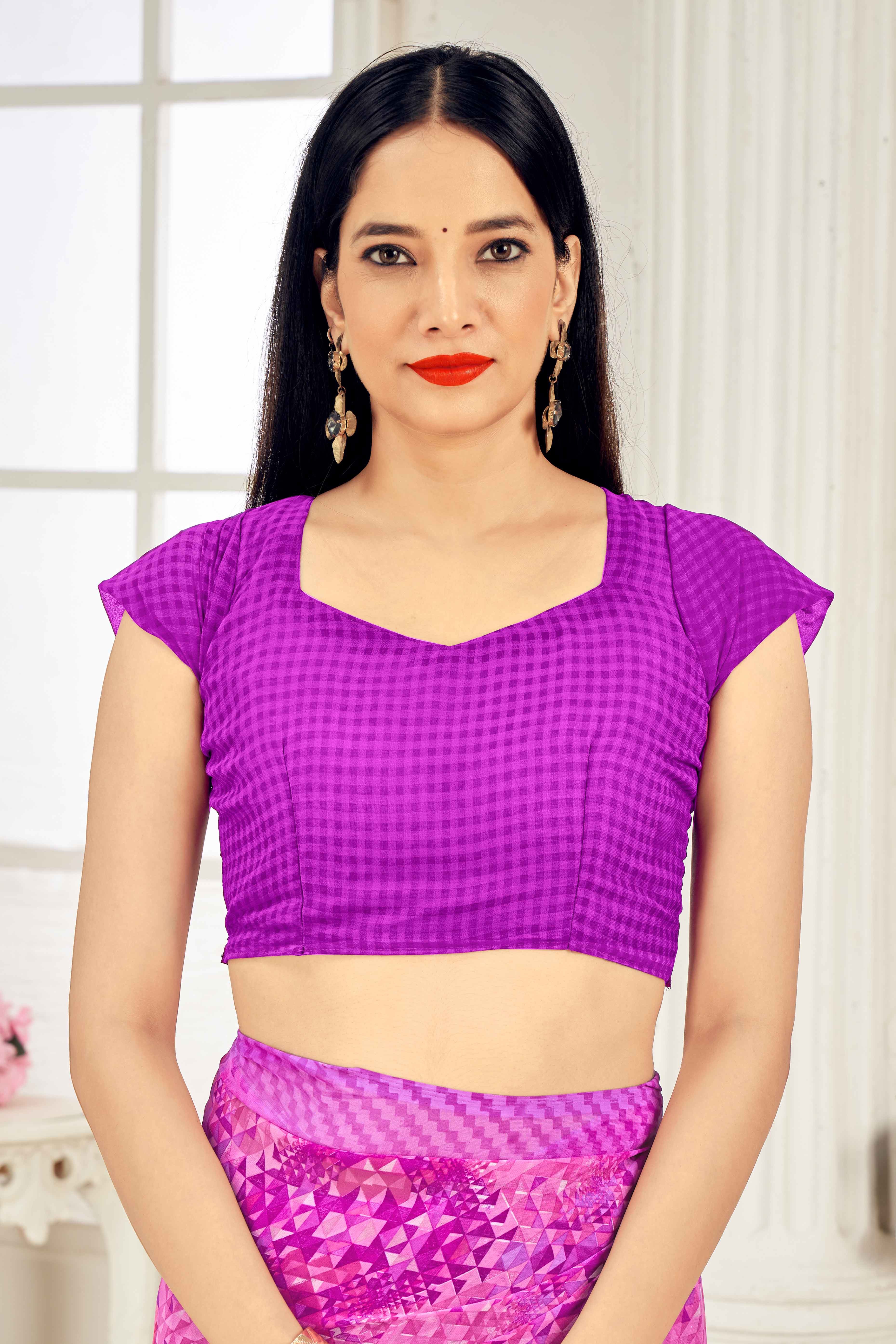 Pink Georgette Saree Adorned With Contemporary Geometric Print - Image 3