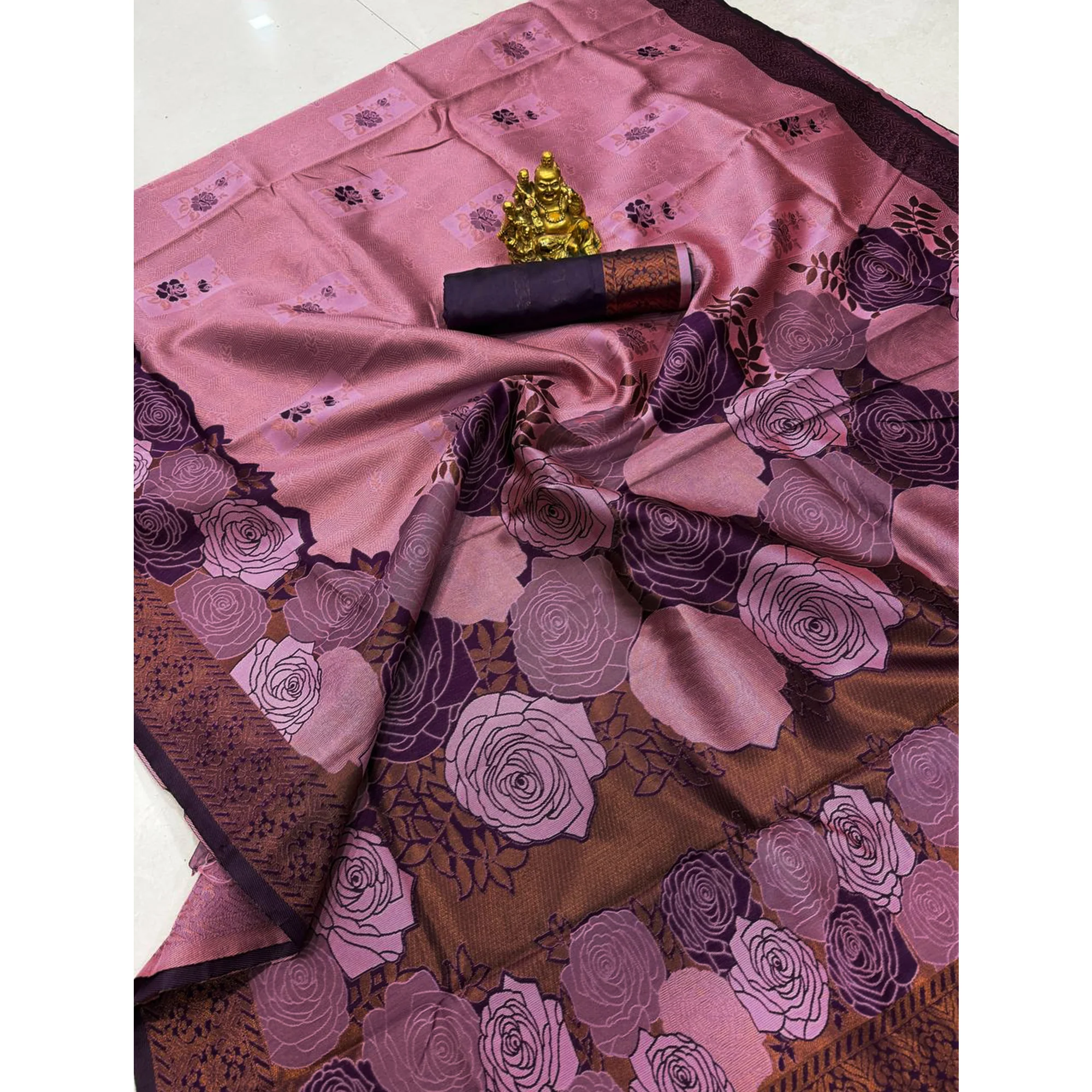 Pink Handloom Banarasi Silk Saree Enhanced with Artistic Floral Zari Weaving for Timeless Appeal - Image 4