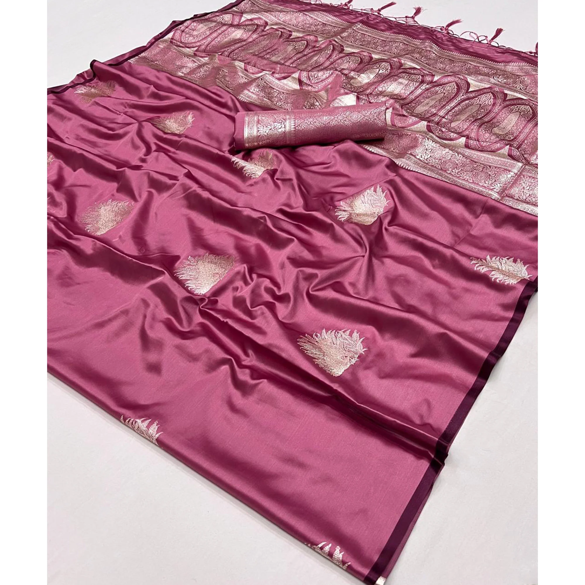 Pink Handloom Weaving Satin Saree - Image 4