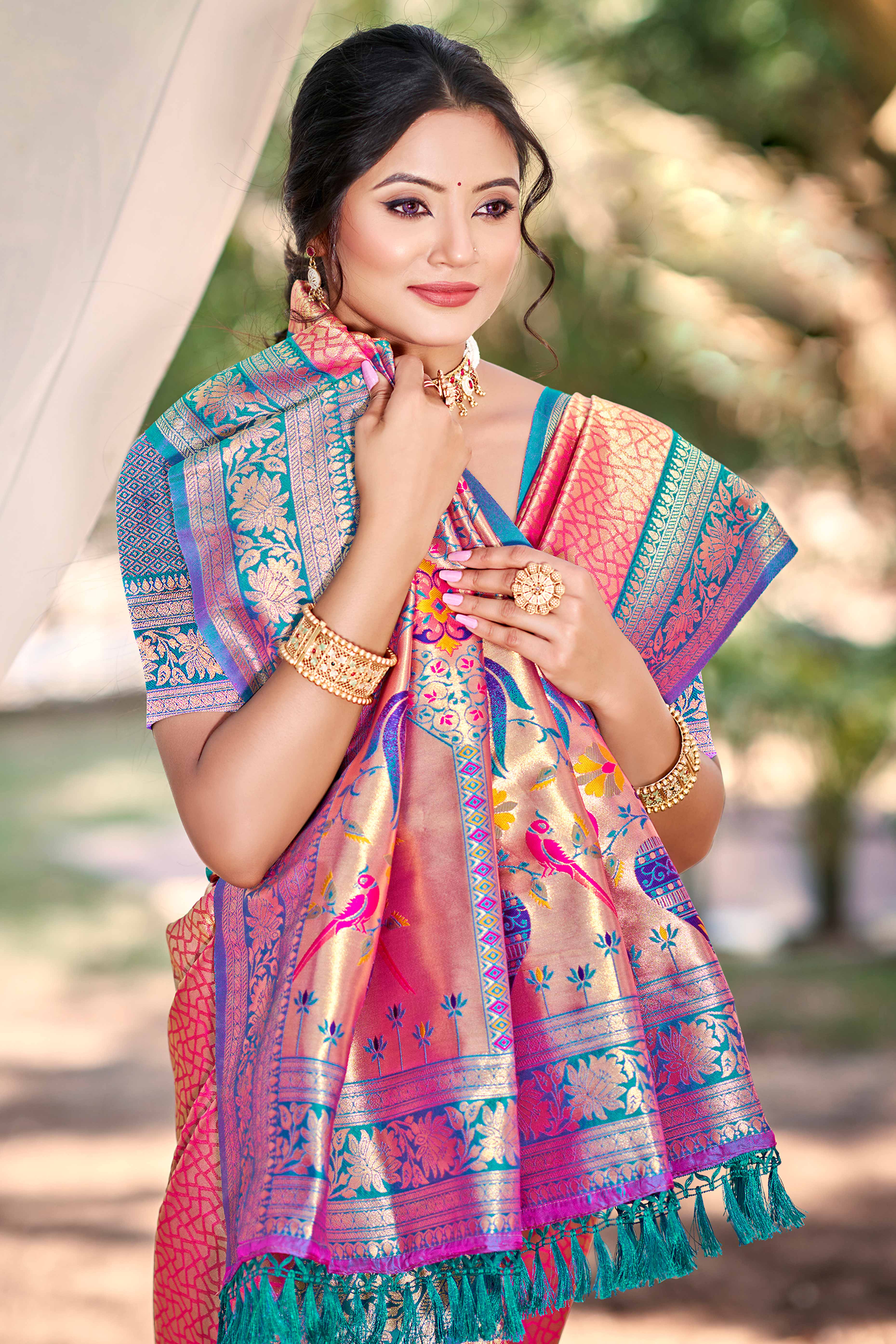 Pink Kanjivaram Silk Paithani Saree With Elegant Floral Weaving & Tassel Pallu - Image 3