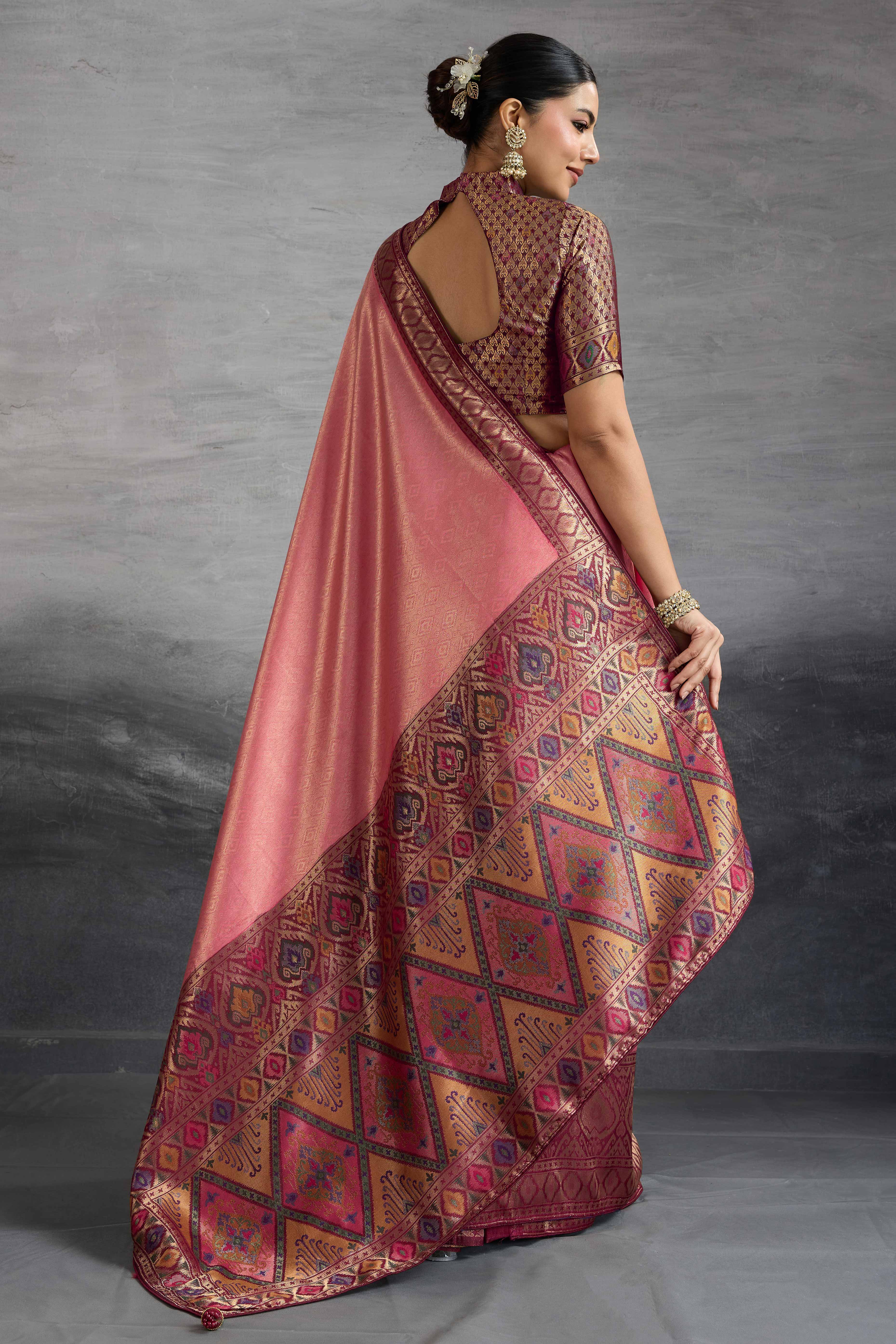 Pink Kanjivaram Silk Saree With Traditional Kadiyal Style Zari Weaving &  Meenakari Pallu - Image 4