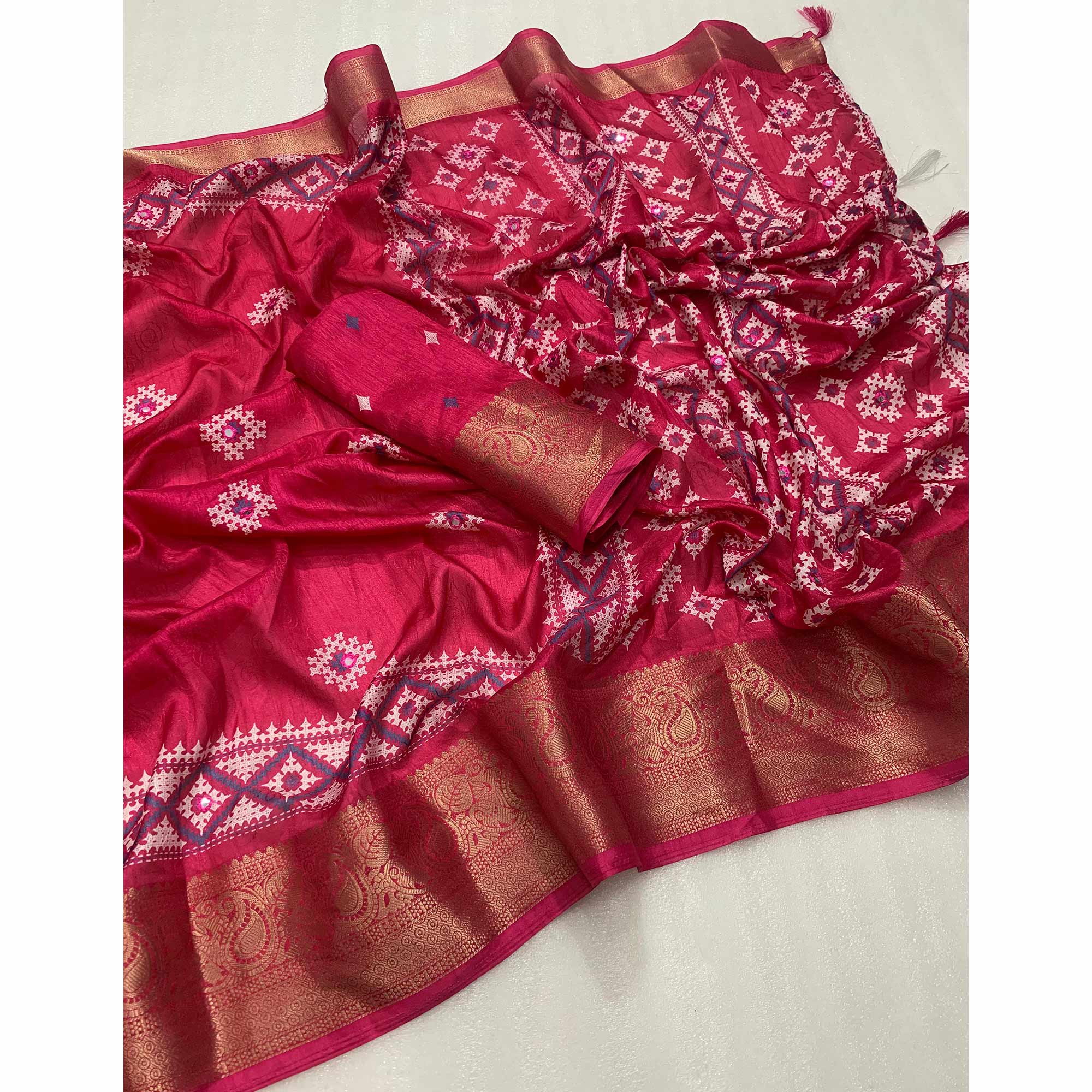 Pink Printed With Mirror Work Crepe Saree With Tassels - Image 3