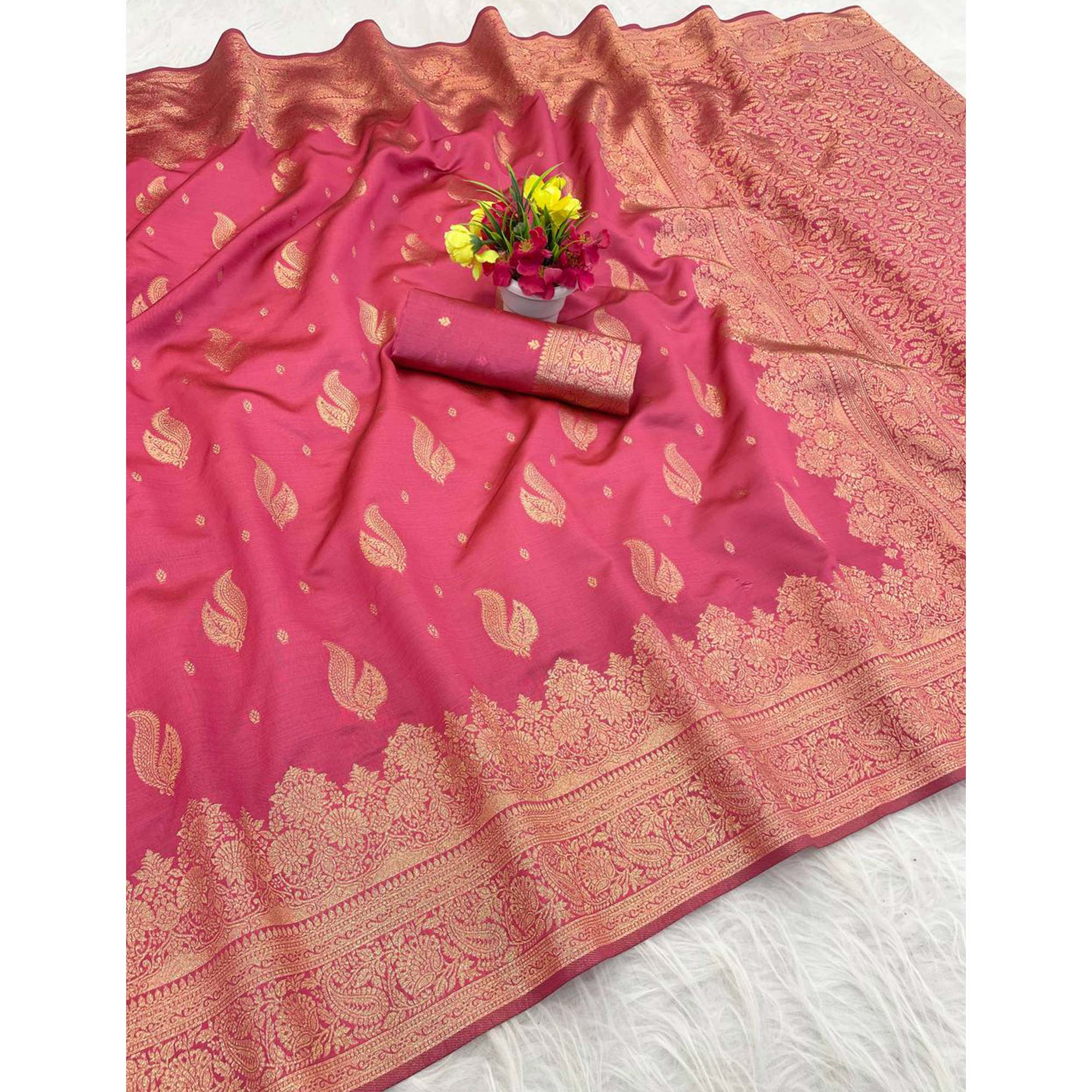 Pink Pure Banarasi Silk Saree Adorned with Exquisite Floral Zari Weaving - Image 3
