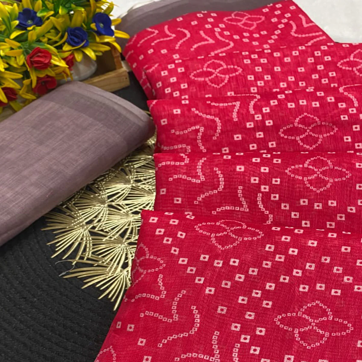 Pink Pure Linen Saree with Authentic Bandhani Print - Image 2