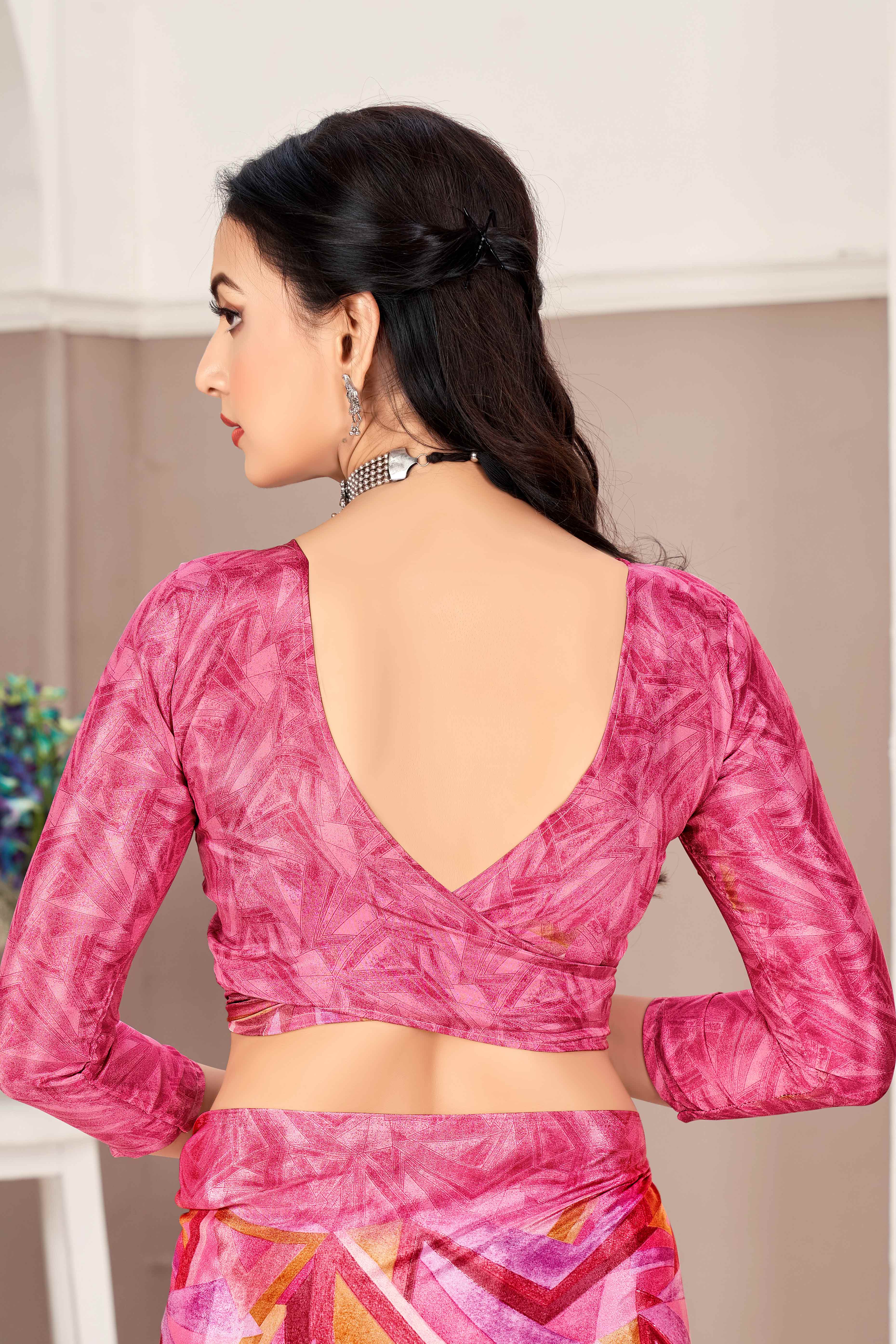 Pink Silk Crepe Saree With Artistic Geometric Printed Work - Image 4