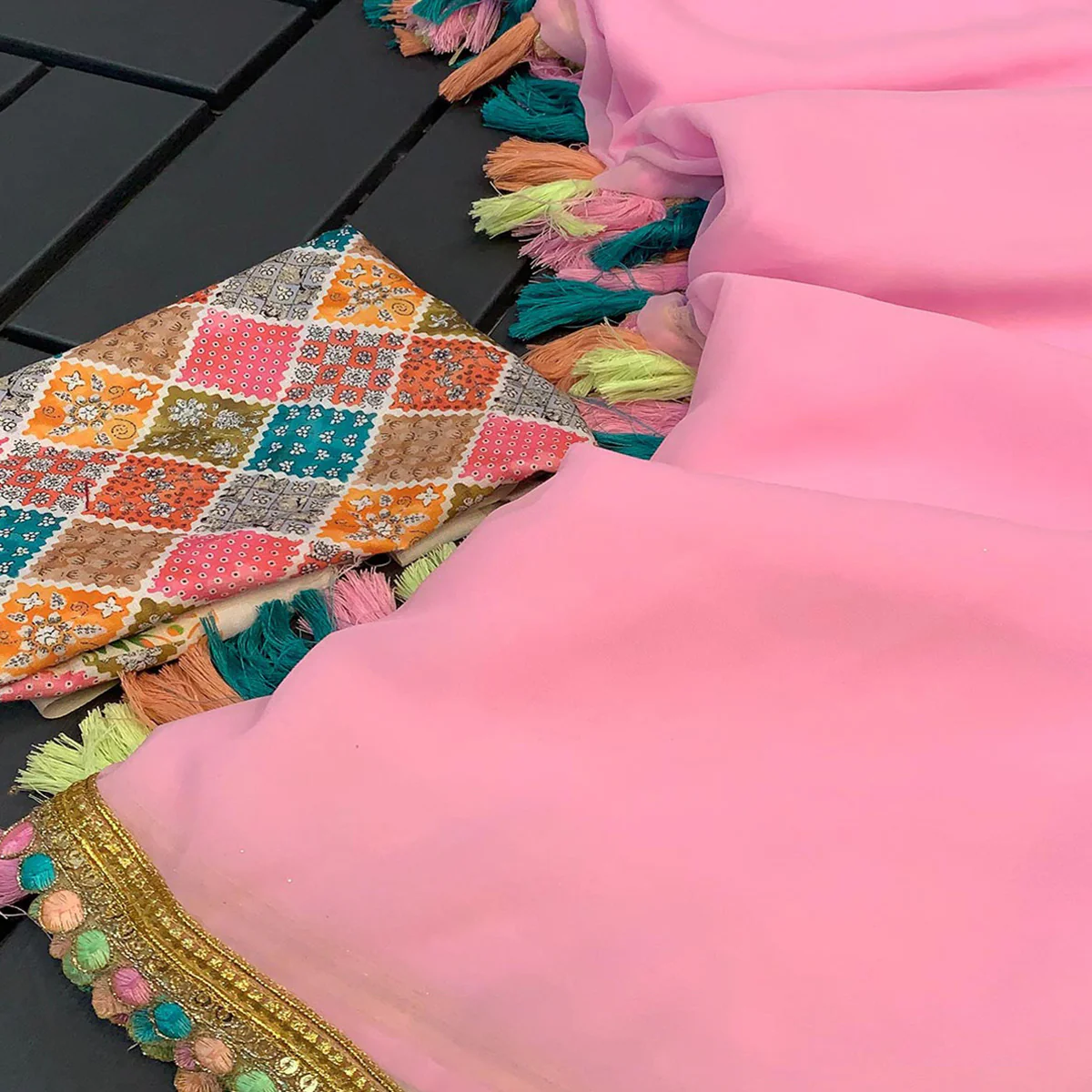 Pink Solid Georgette Saree With Sequins Embroidered Border - Image 2