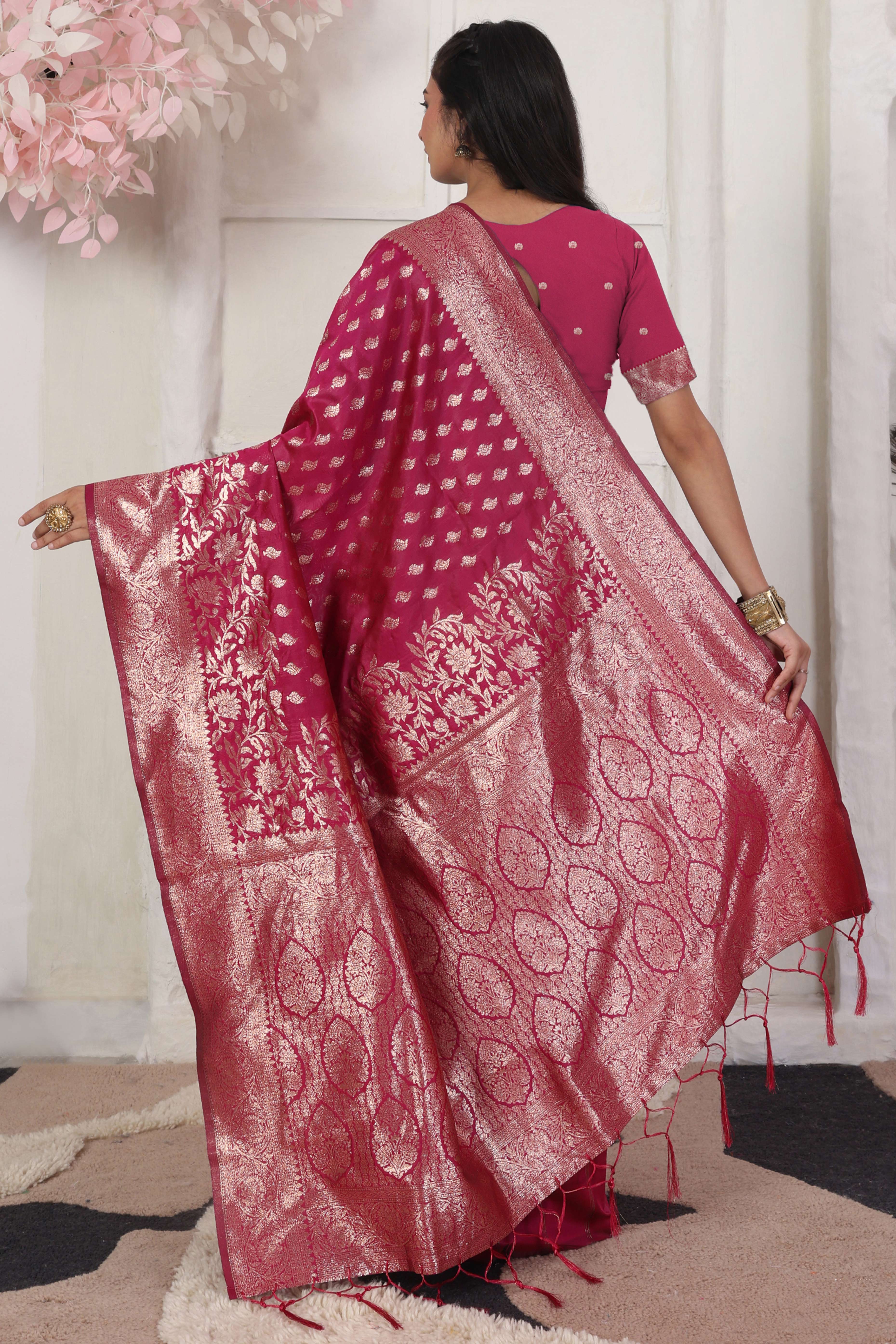 Pink Traditional Lichi Silk Blend Saree Enhanced With Floral Zari Weaving & Tassel Pallu - Image 5