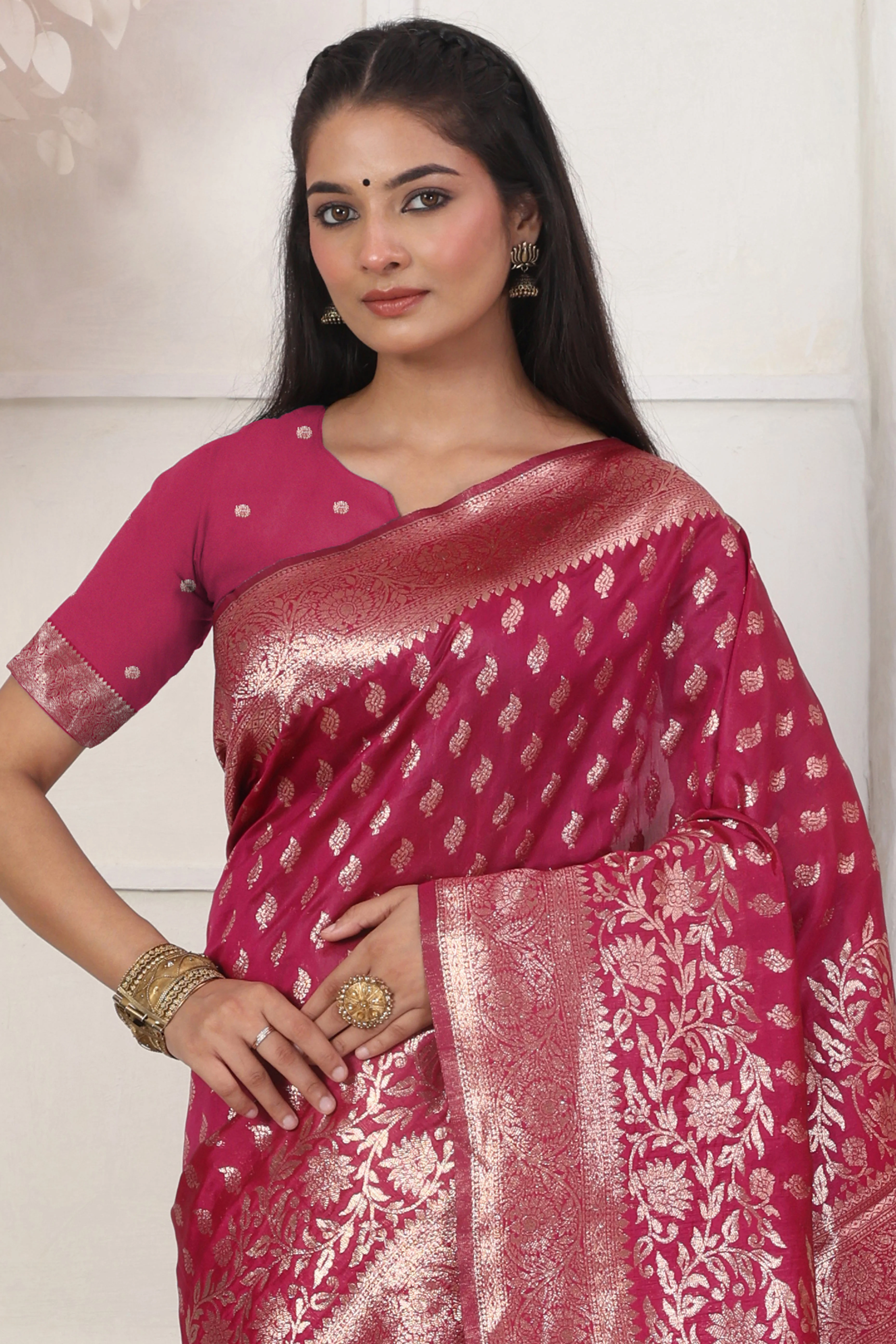 Pink Traditional Lichi Silk Blend Saree Enhanced With Floral Zari Weaving & Tassel Pallu - Image 7